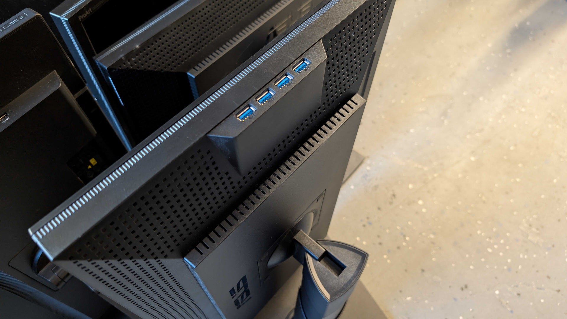 24" Monitor With Stand