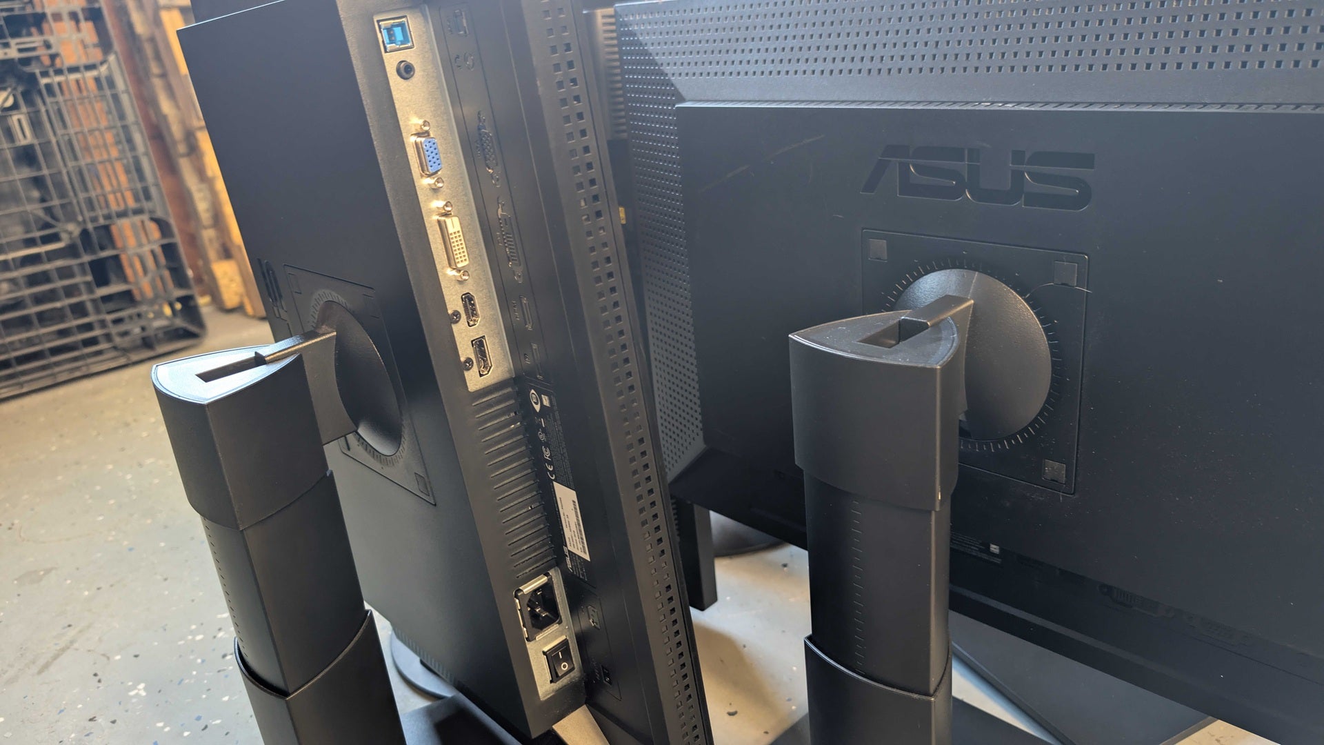 24" Monitor WITHOUT STAND