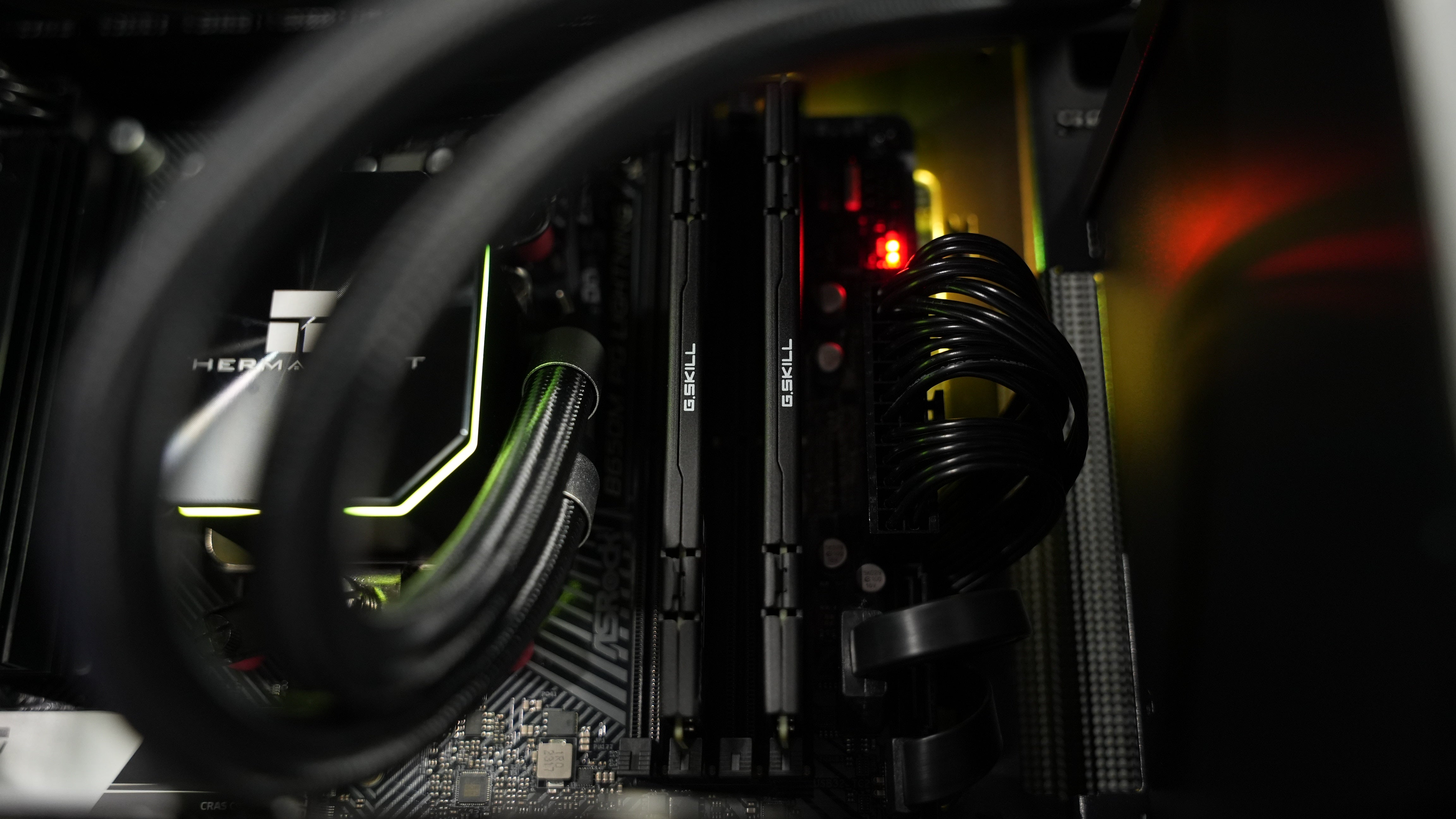 Ryzen 5 7600 + RTX 4070 Gaming/Streaming PC