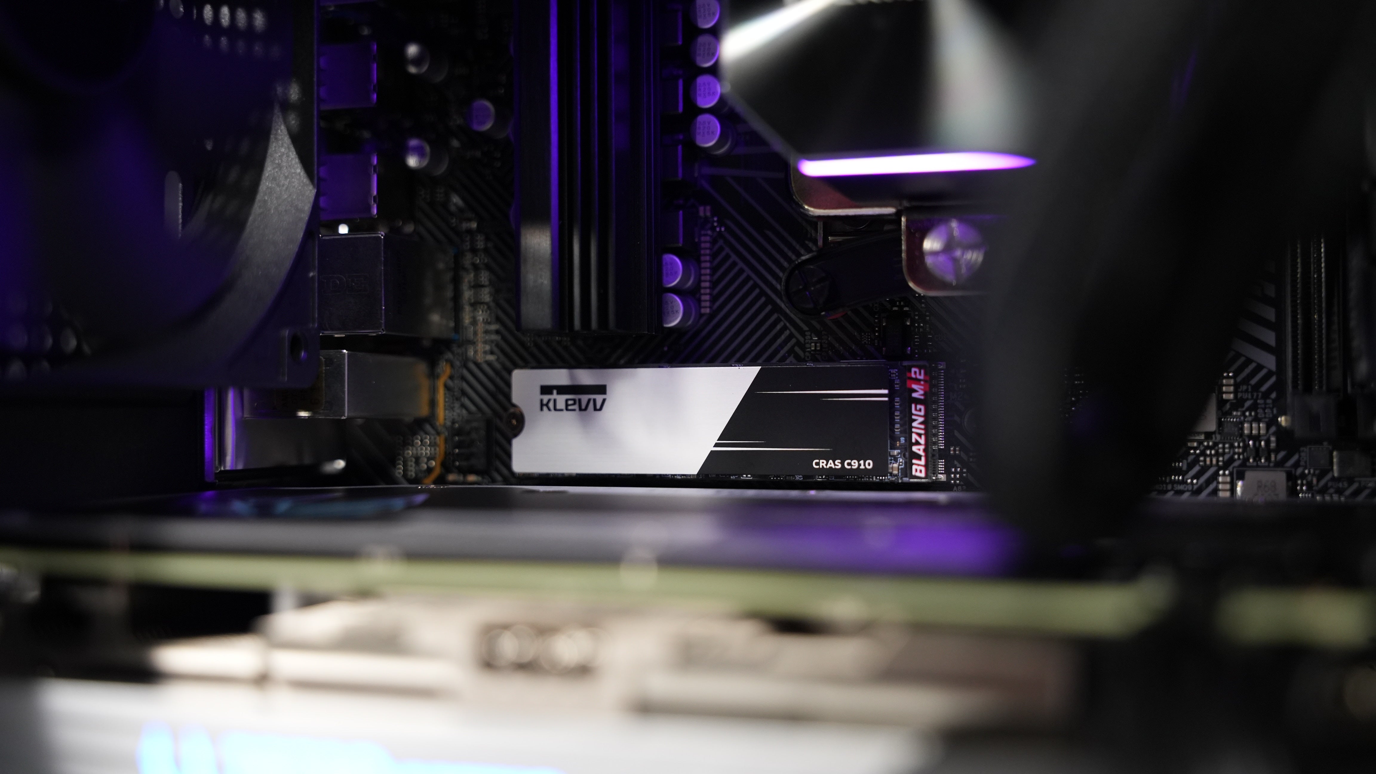 Ryzen 5 7600 + RTX 4070 Gaming/Streaming PC