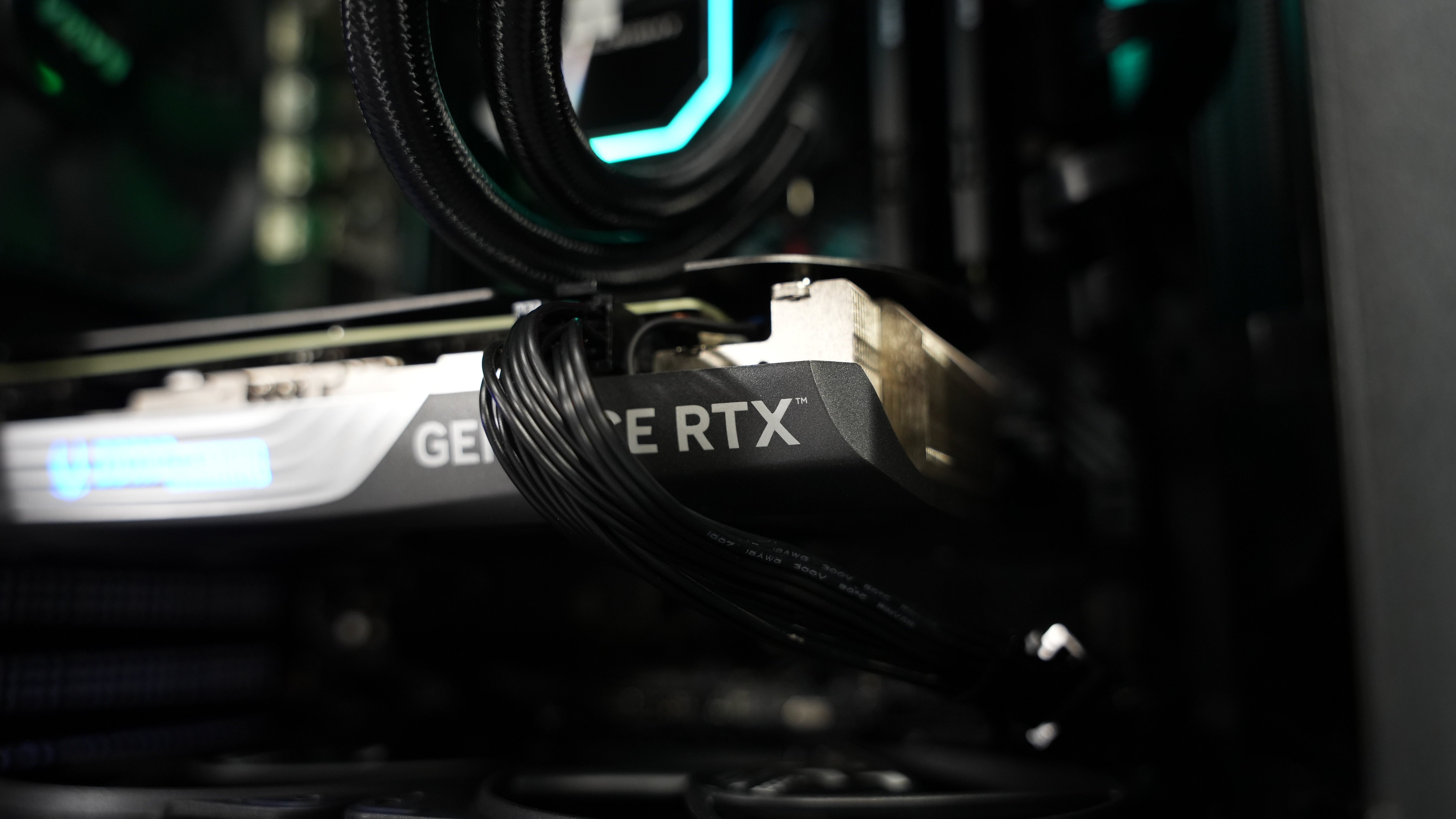 Ryzen 5 7600 + RTX 4070 Gaming/Streaming PC