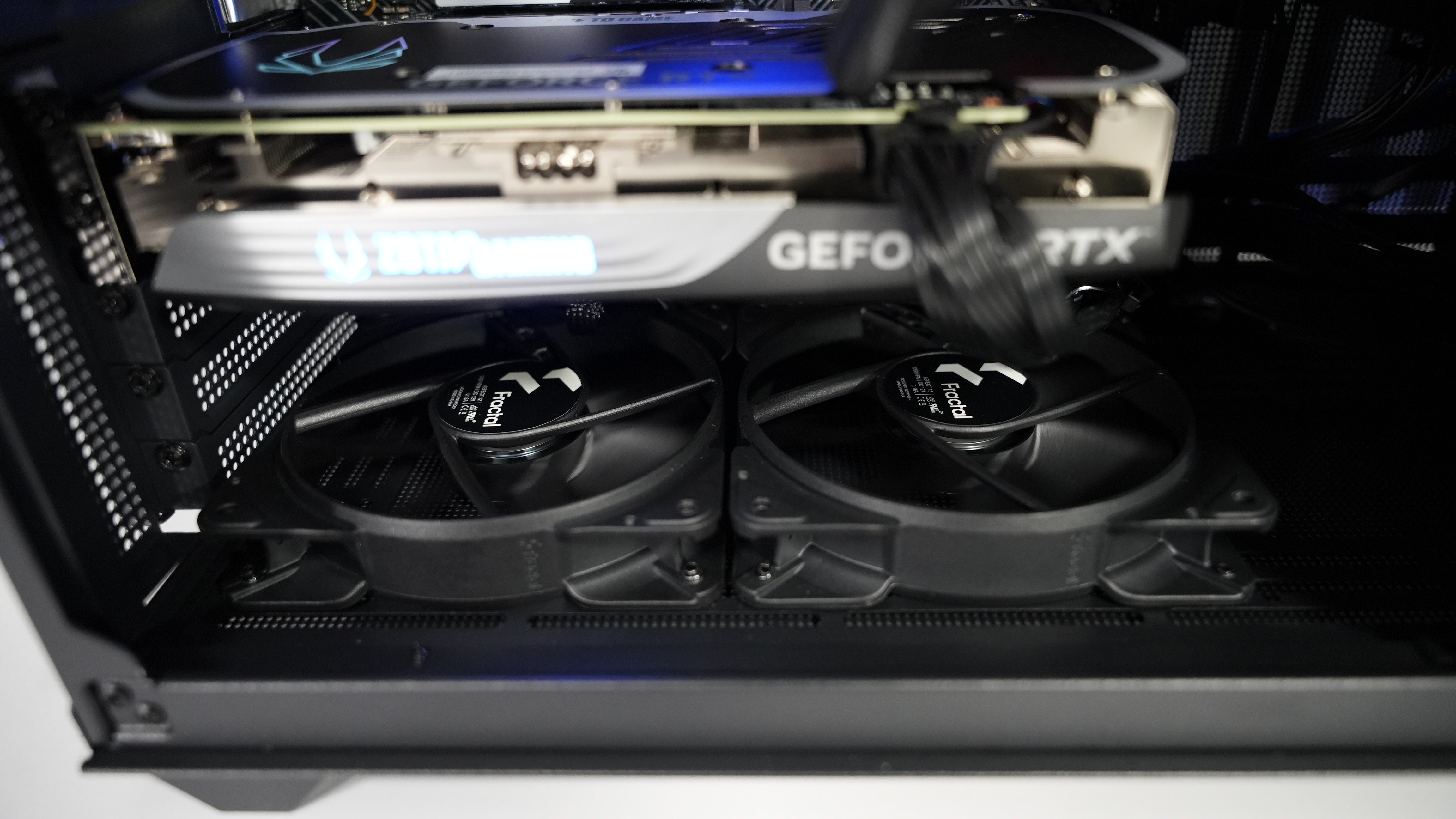 Ryzen 5 7600 + RTX 4070 Gaming/Streaming PC