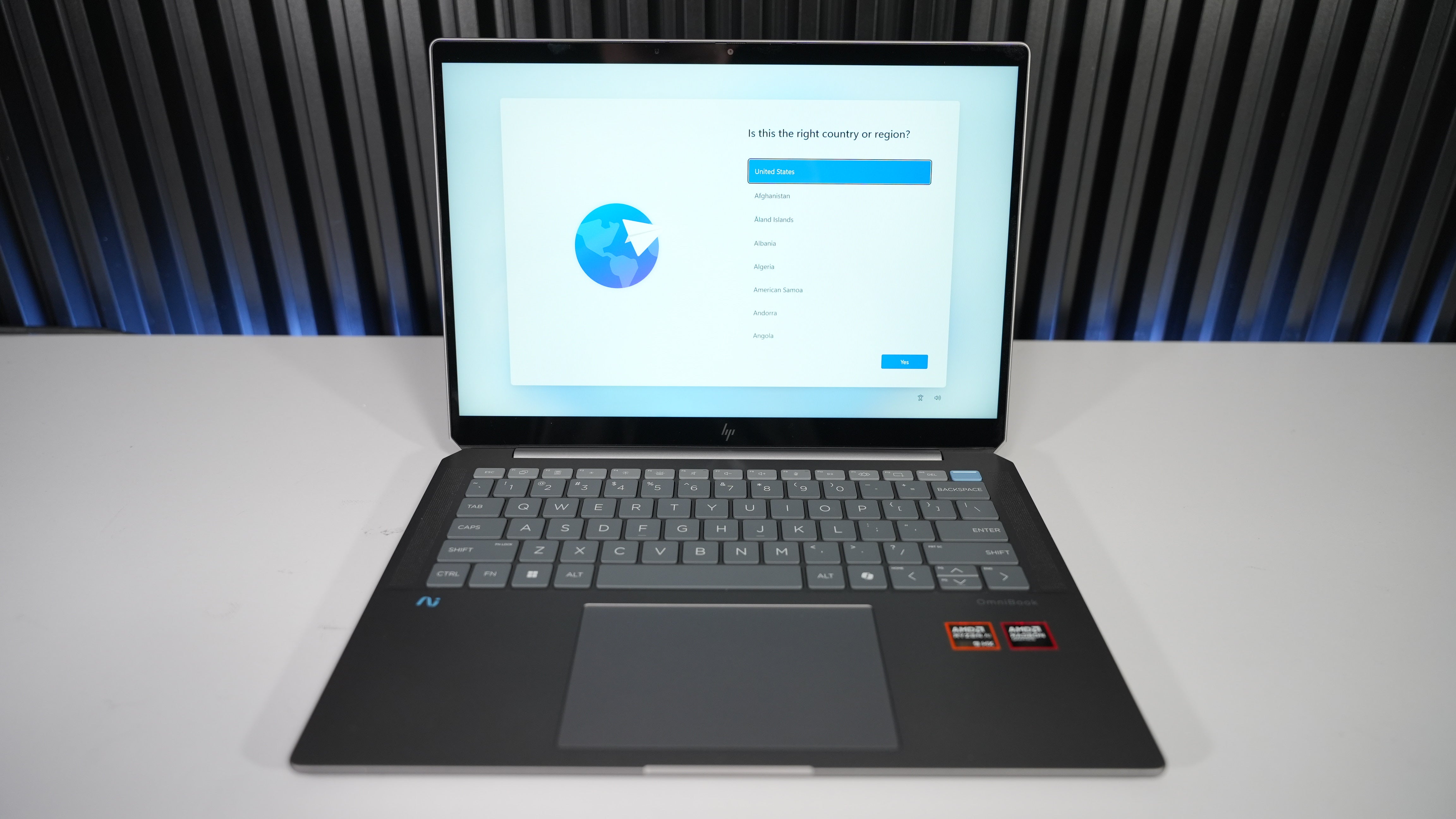 HP Omnibook Laptop (Ryzen AI 9 HX375)