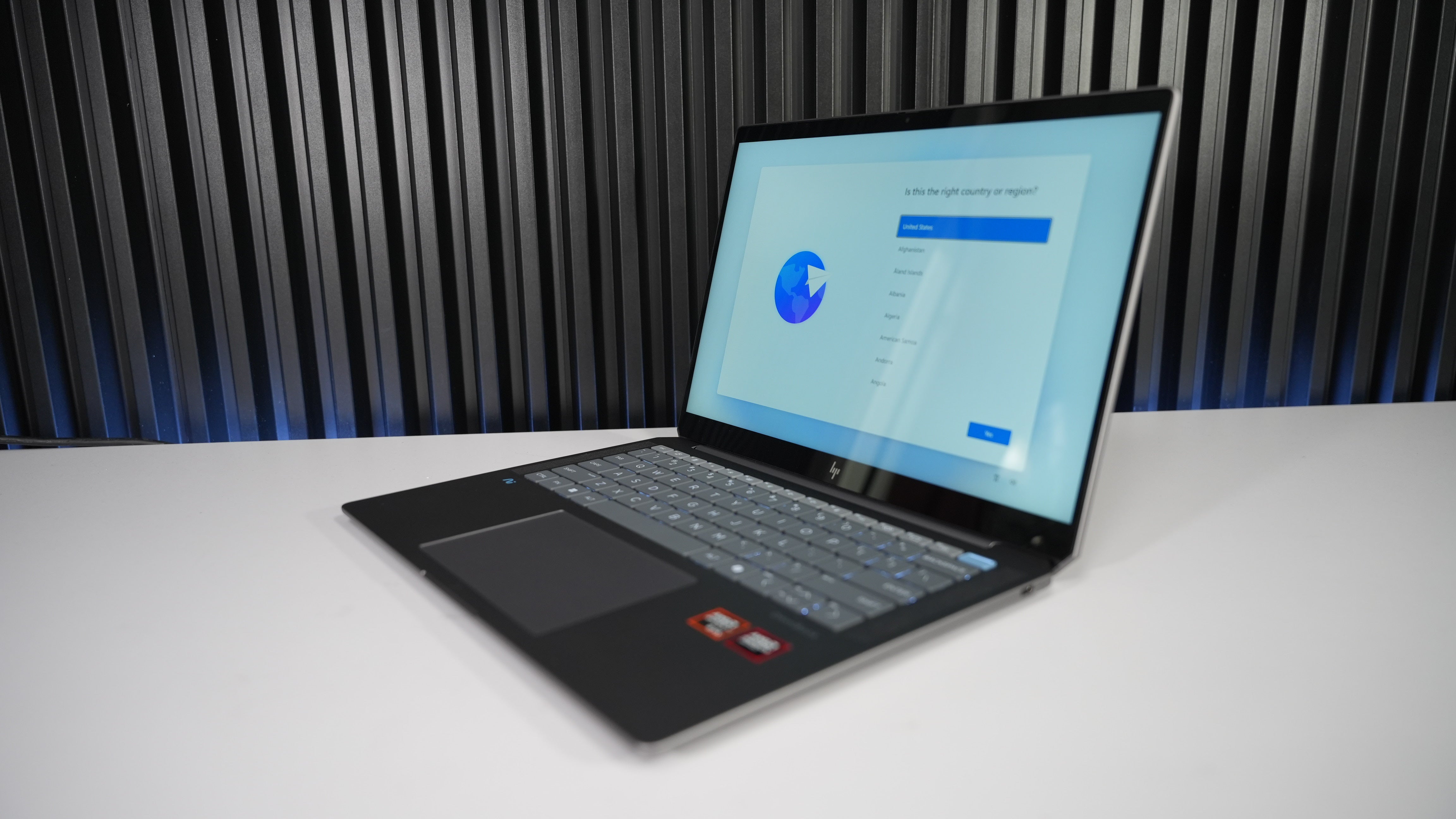 HP Omnibook Laptop (Ryzen AI 9 HX375)