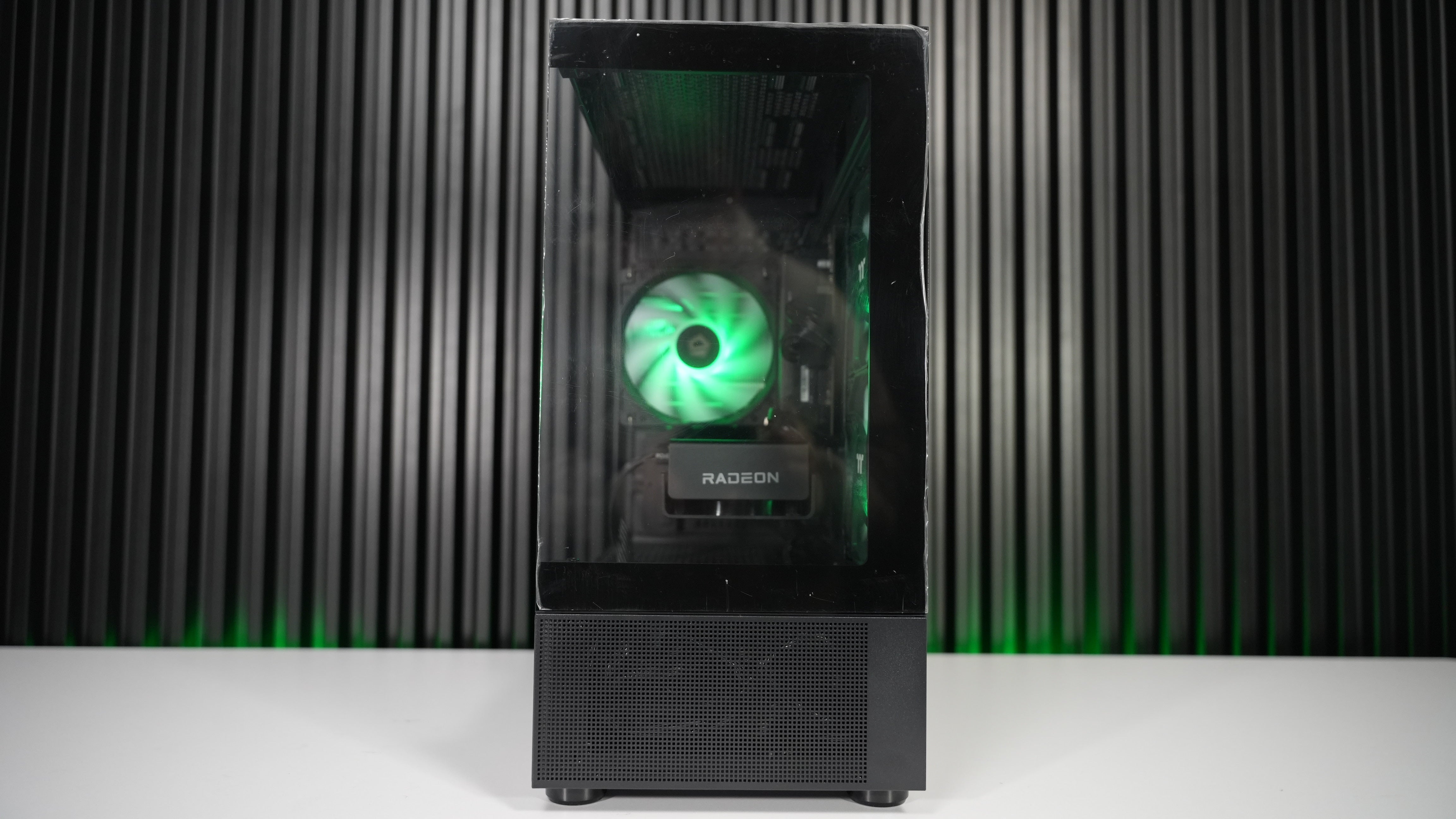 Ryzen 5 5600X + RX 7600 Gaming PC