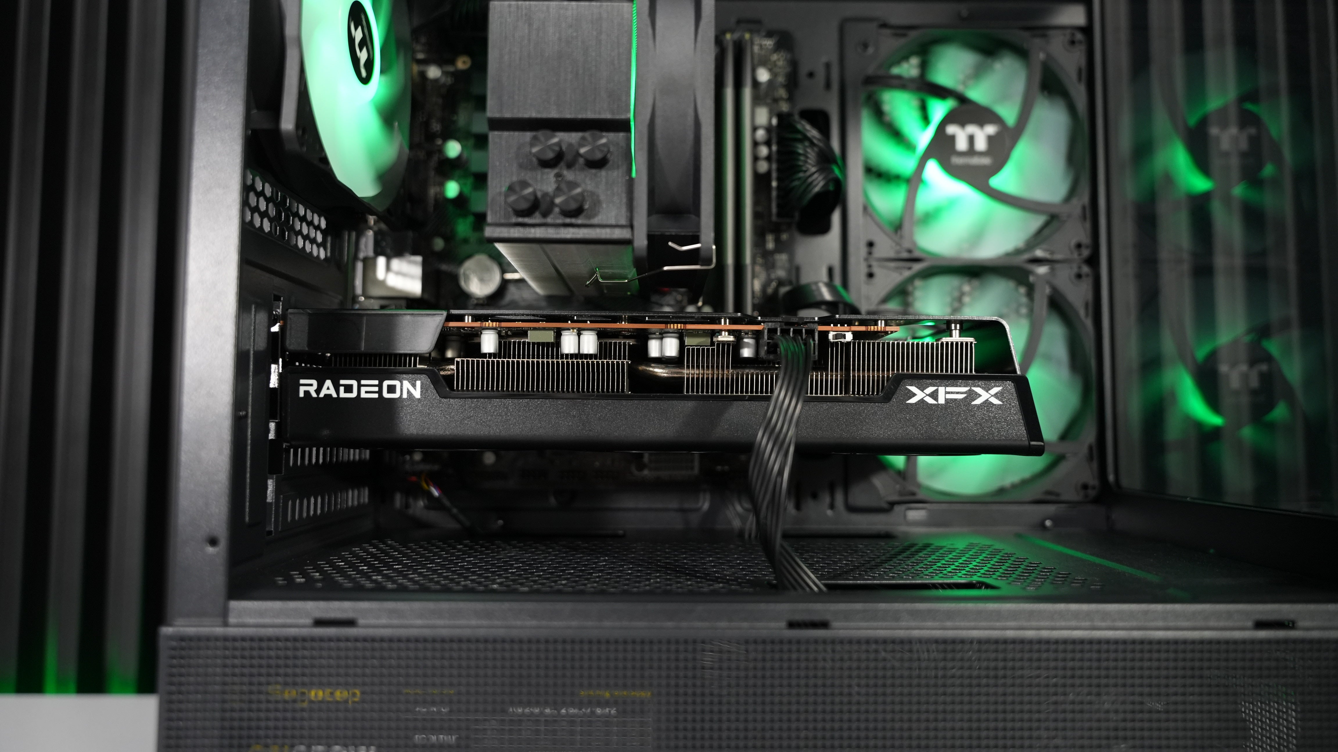 Ryzen 5 5600X + RX 7600 Gaming PC