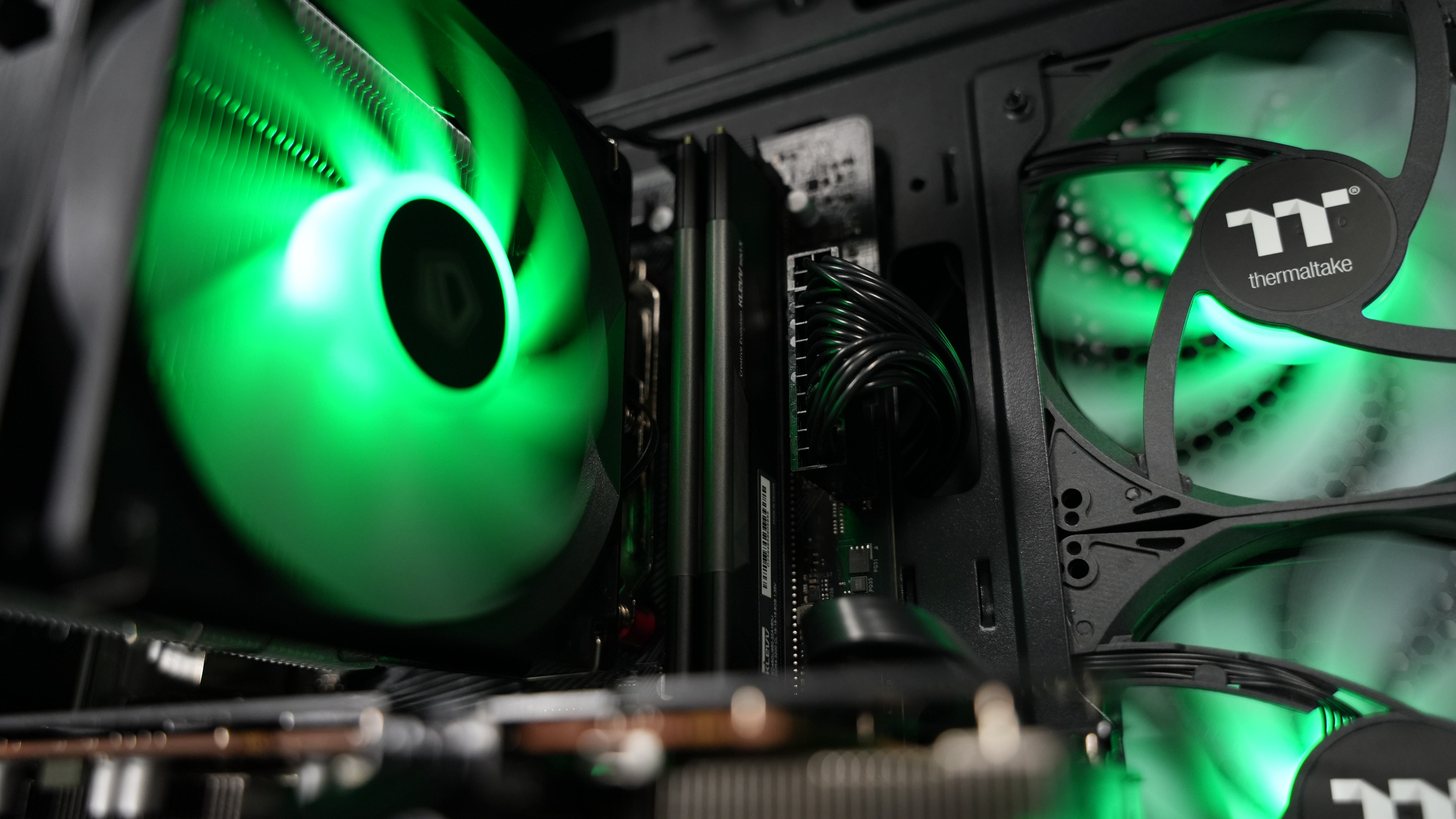 Ryzen 5 5600X + RX 7600 Gaming PC