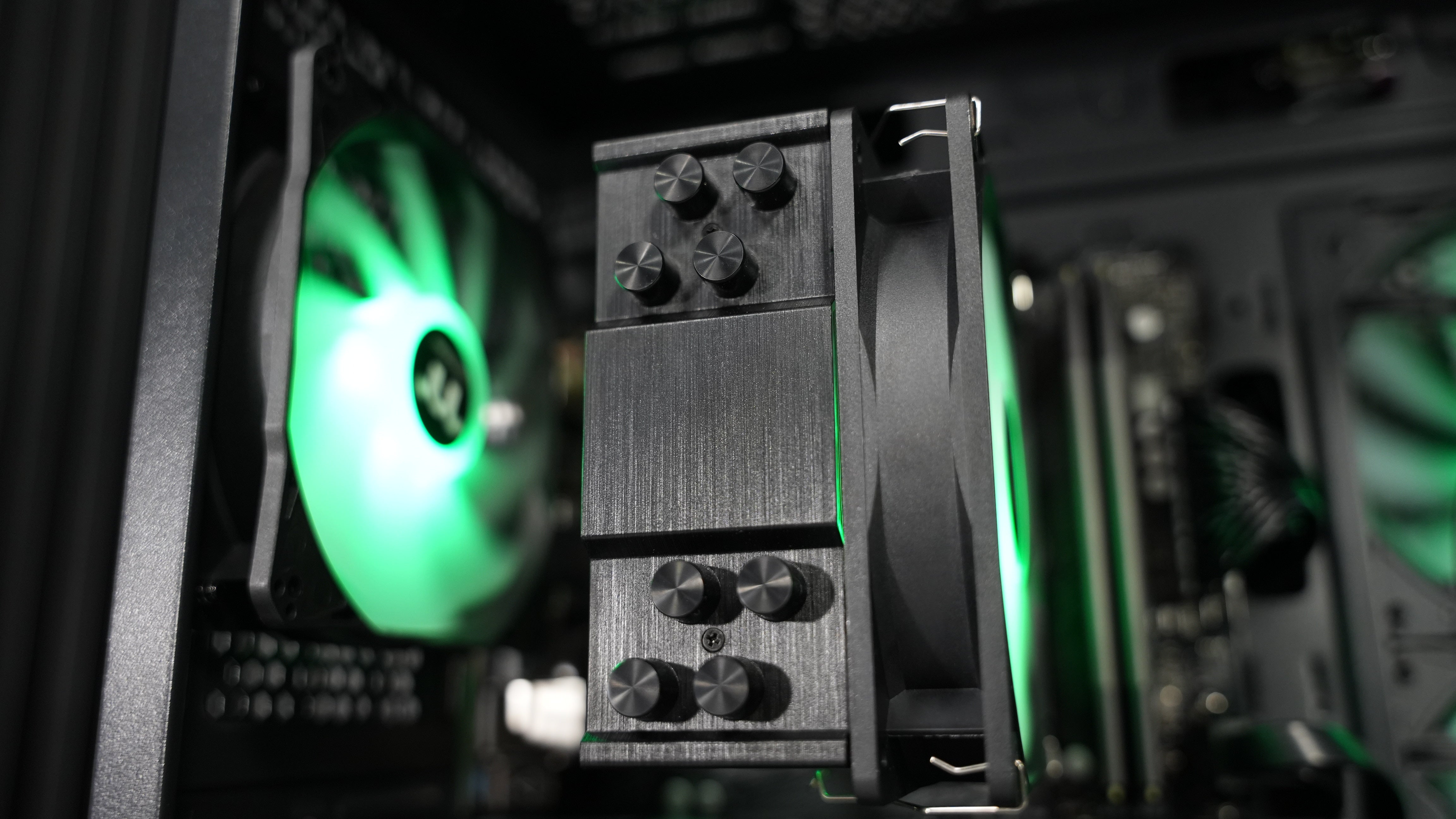 Ryzen 5 5600X + RX 7600 Gaming PC