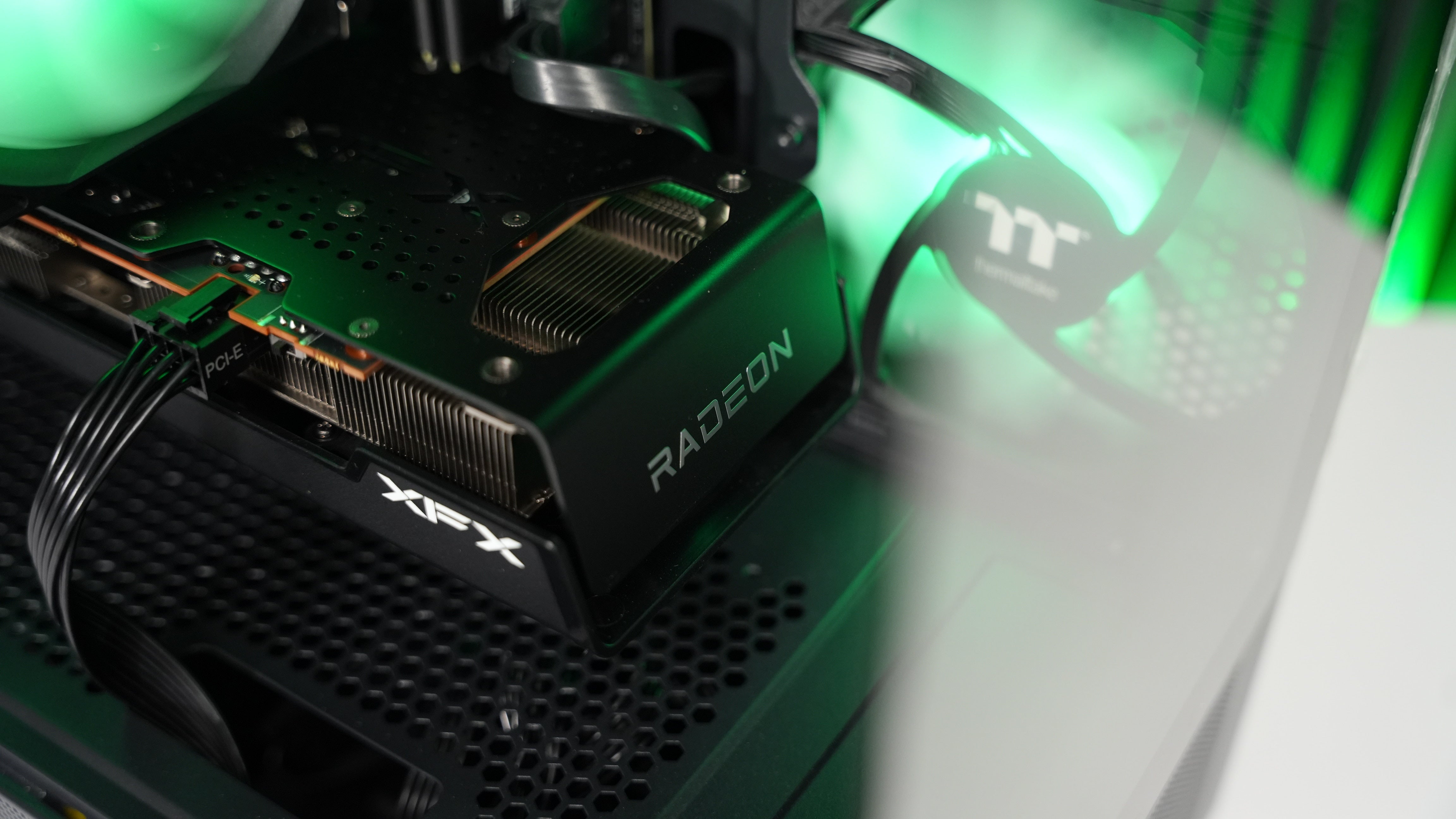 Ryzen 5 5600X + RX 7600 Gaming PC