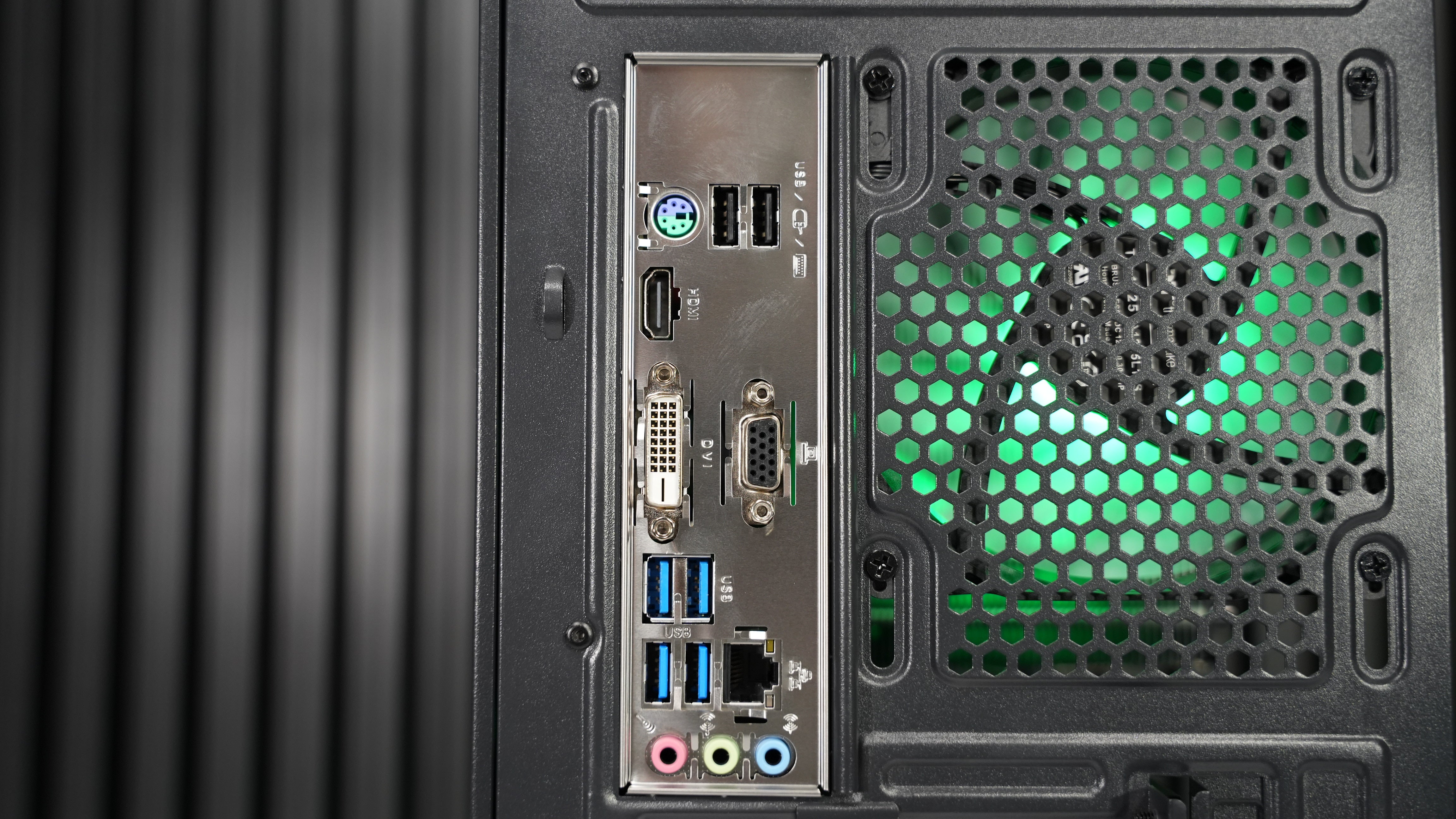 Ryzen 5 5600X + RX 7600 Gaming PC