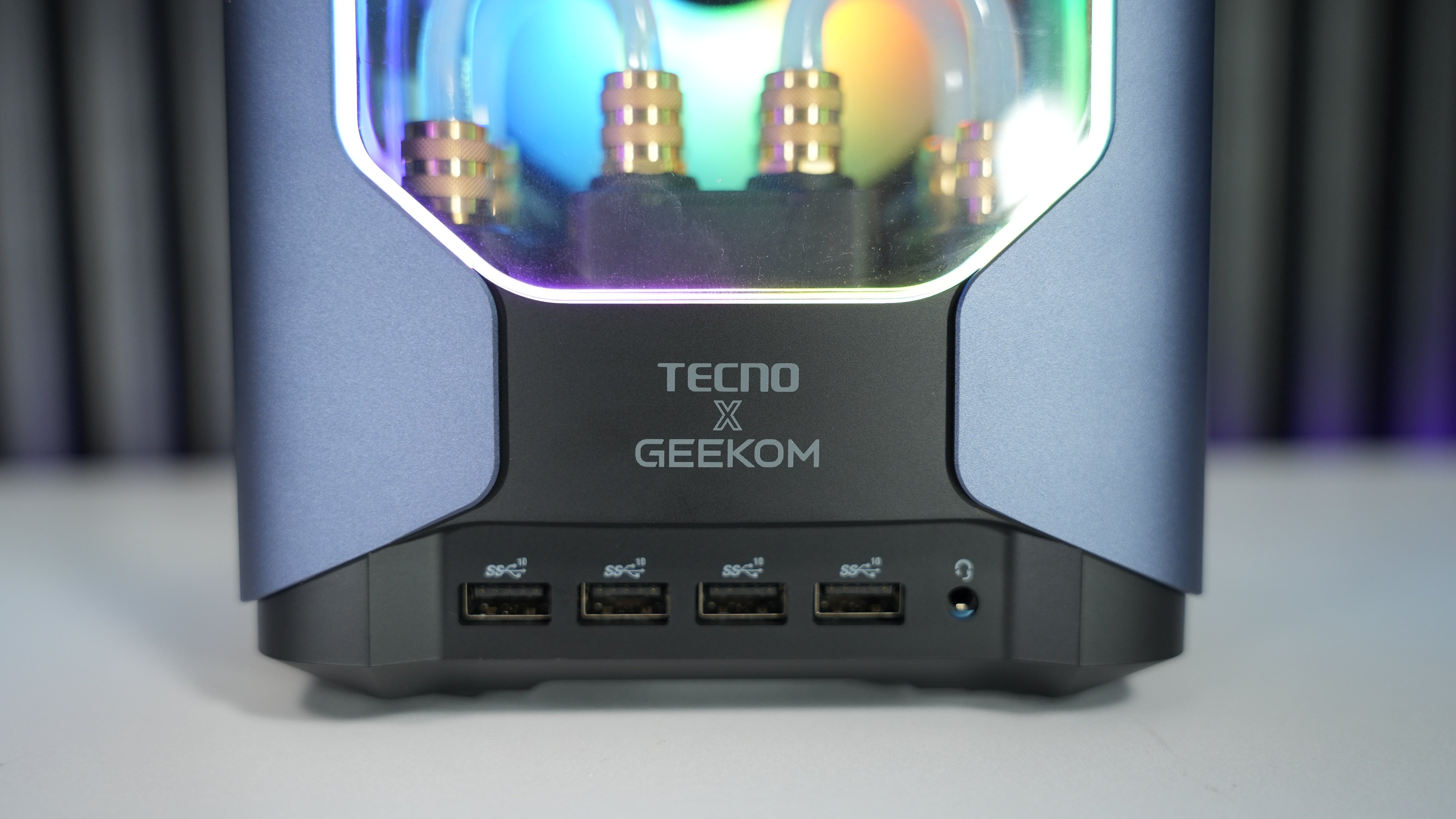 Intel i9 13900H + RTX 4060 8GB Custom Loop Mini PC