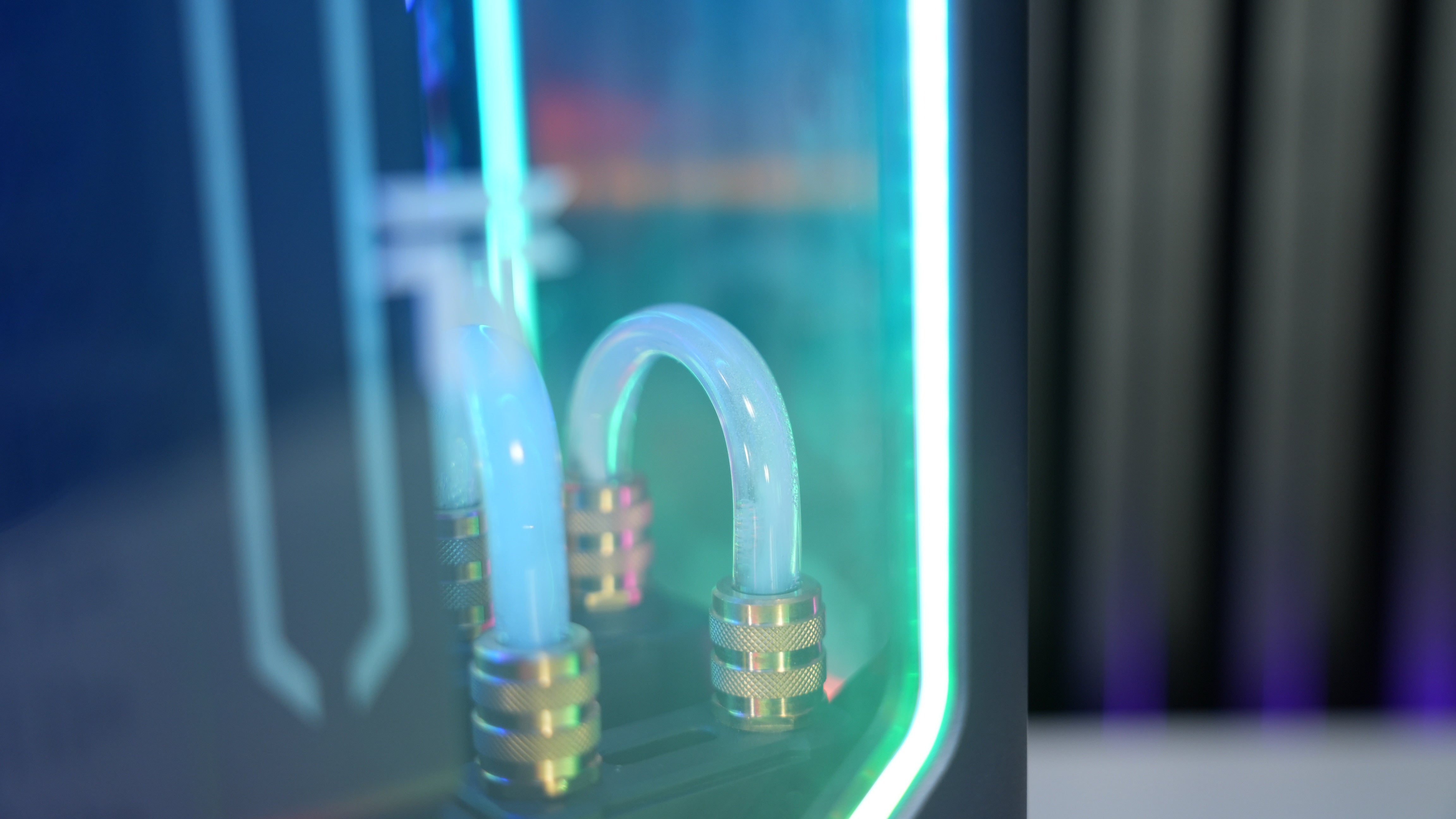Intel i9 13900H + RTX 4060 8GB Custom Loop Mini PC