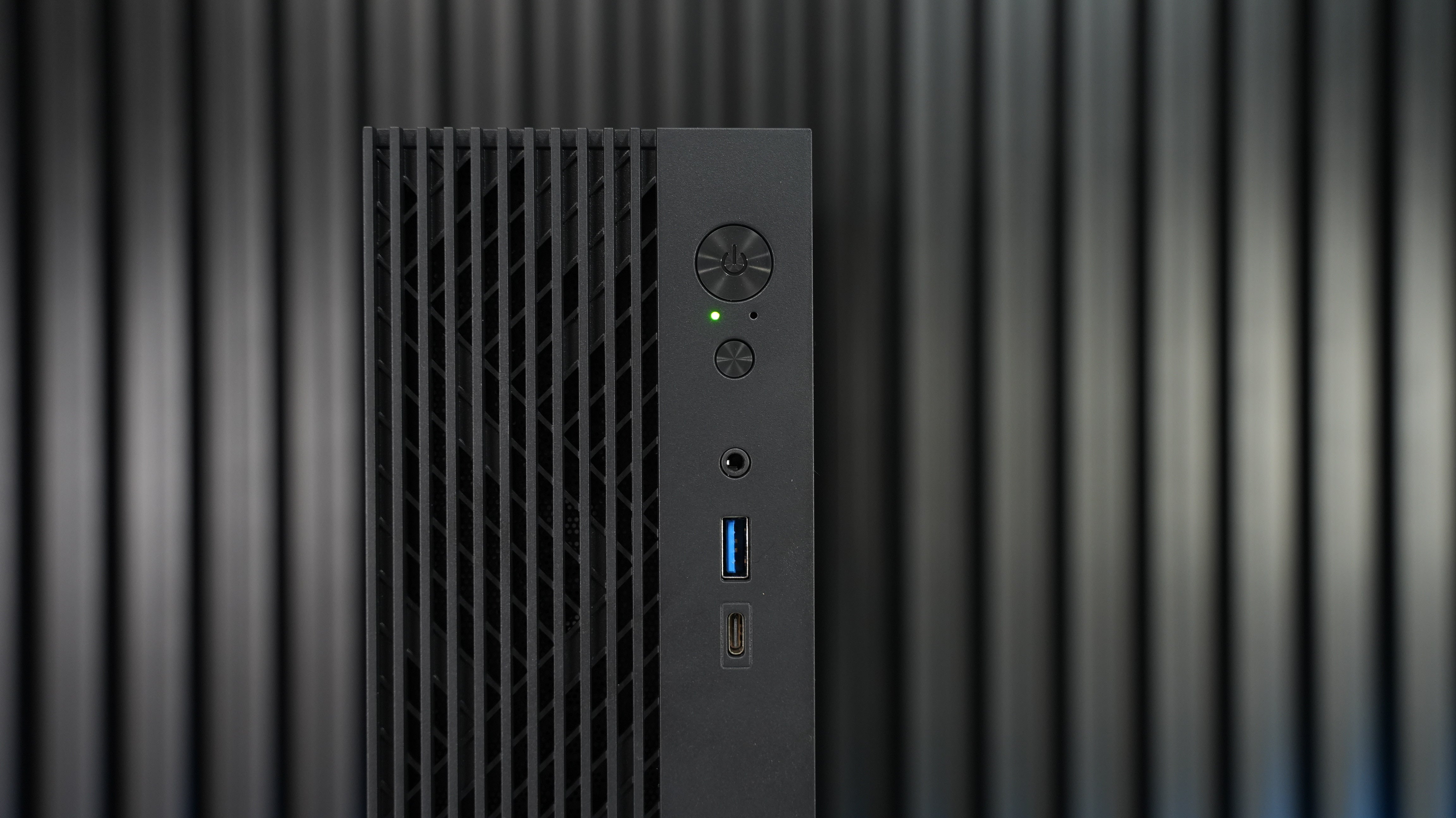 Ryzen 9 7940HX + RTX 4060 Mini Gaming PC