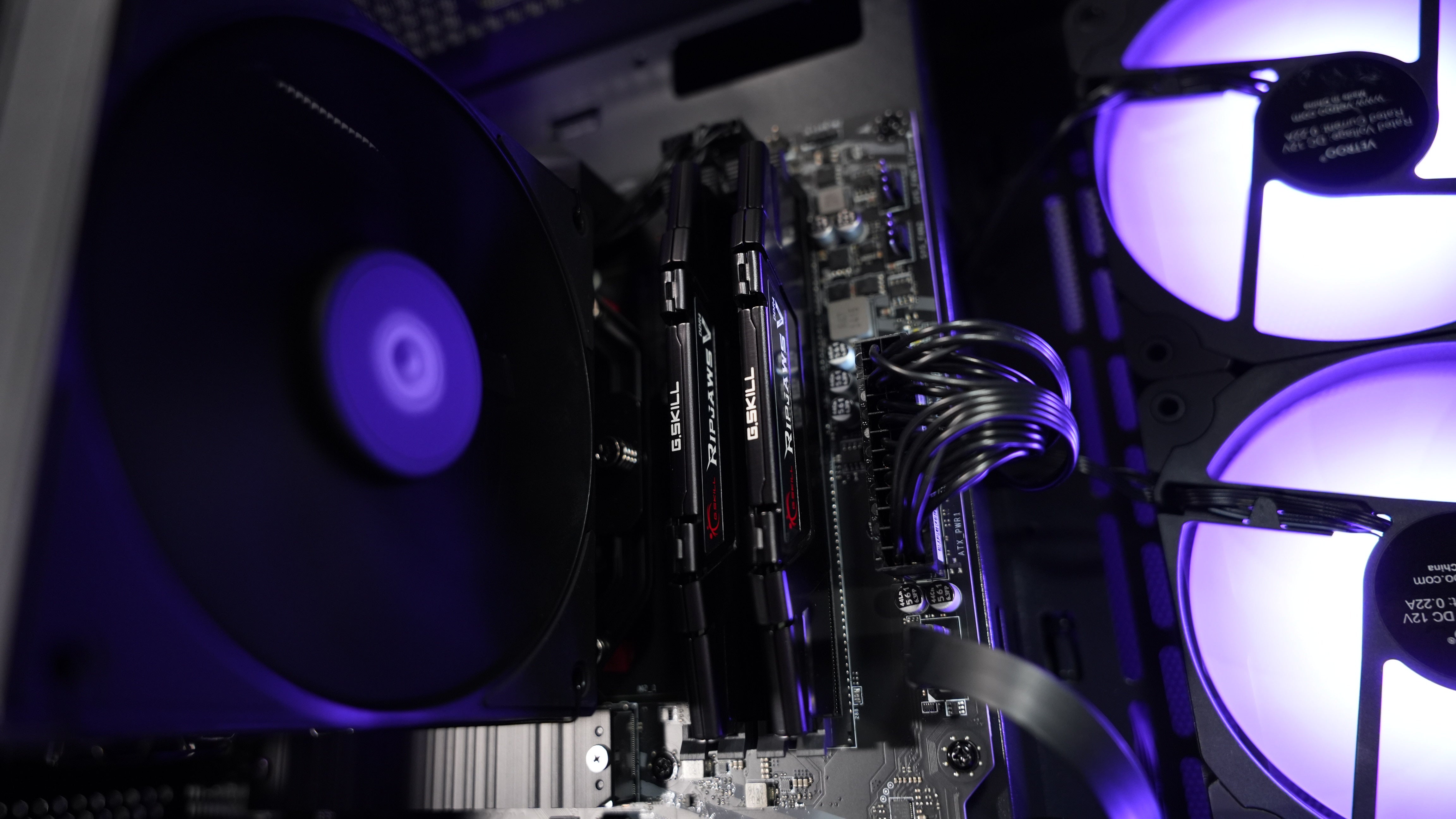 Ryzen 7 5800X + RX 7700XT Gaming/Streaming PC