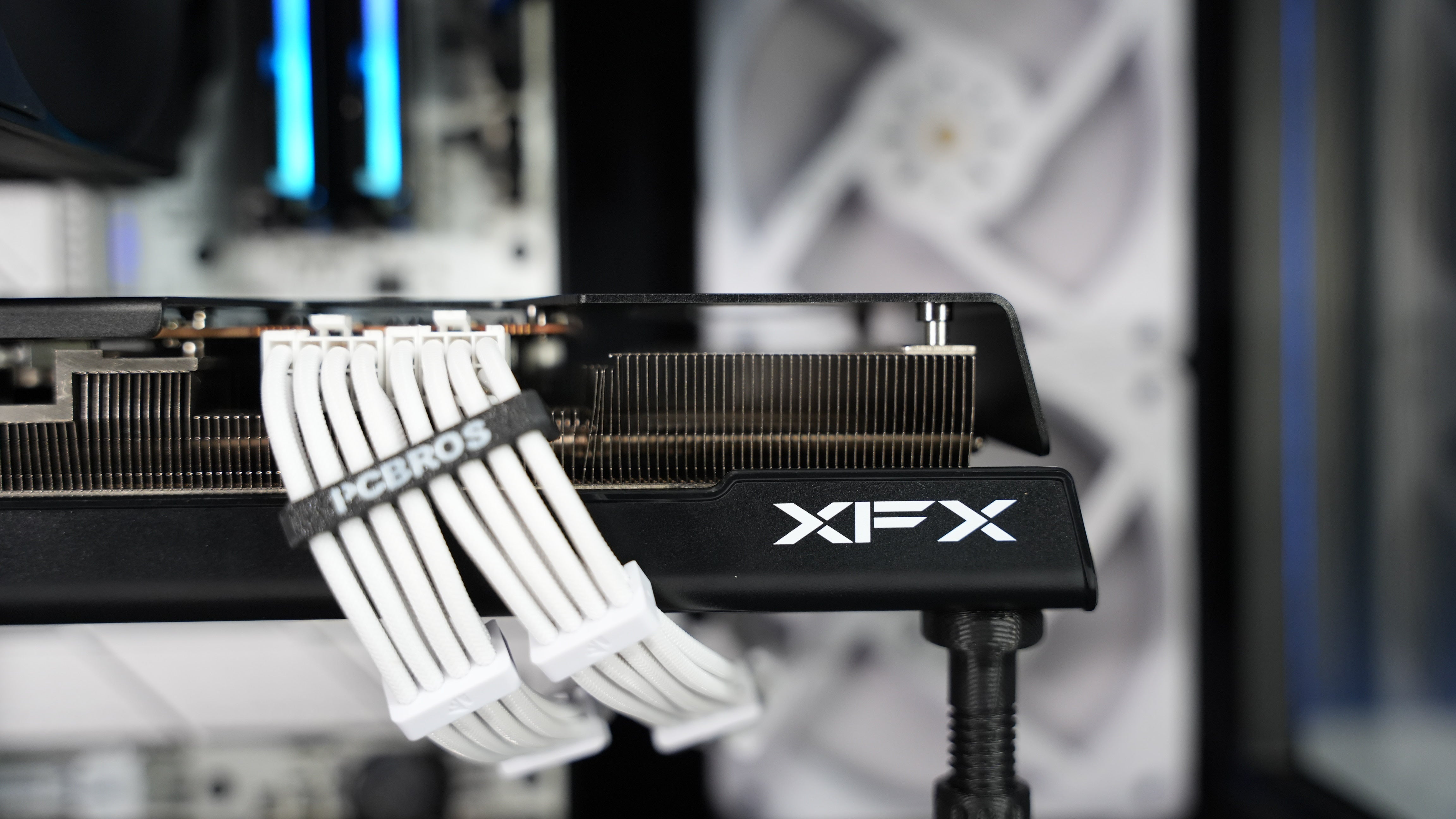 Ryzen 7 9700X + RX 7800XT Gaming/Streaming PC