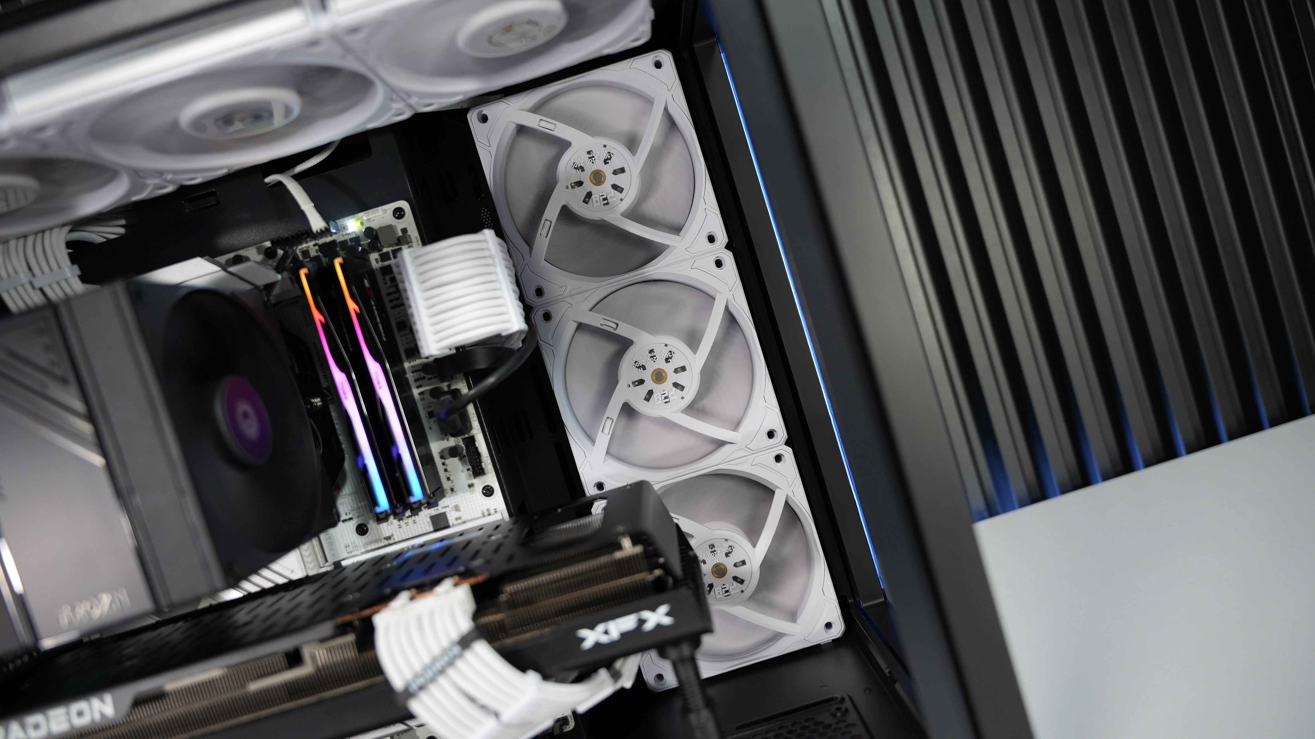 Ryzen 7 9700X + RX 7800XT Gaming/Streaming PC