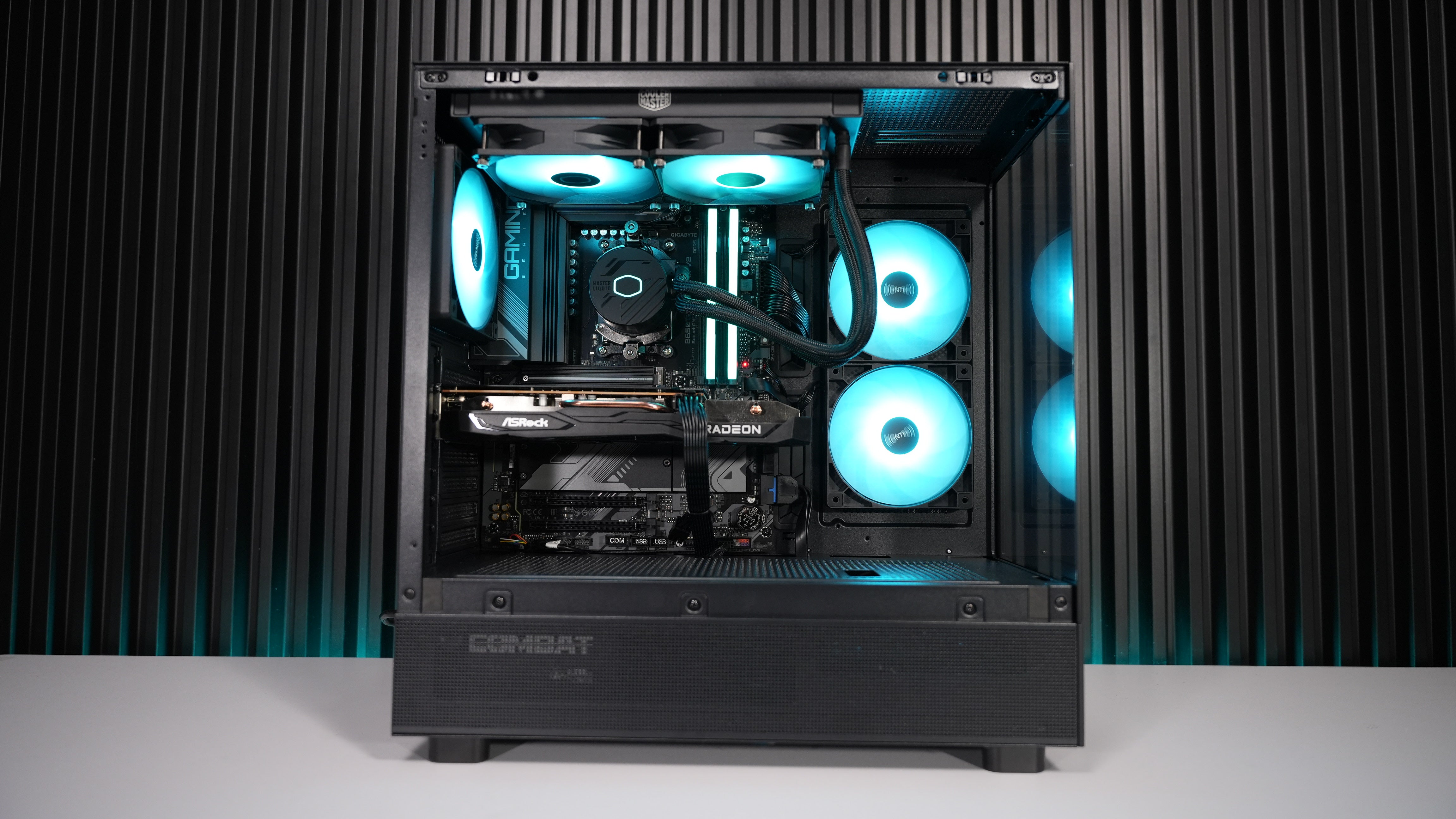 Ryzen 7 7700X + RX 7600 Gaming PC