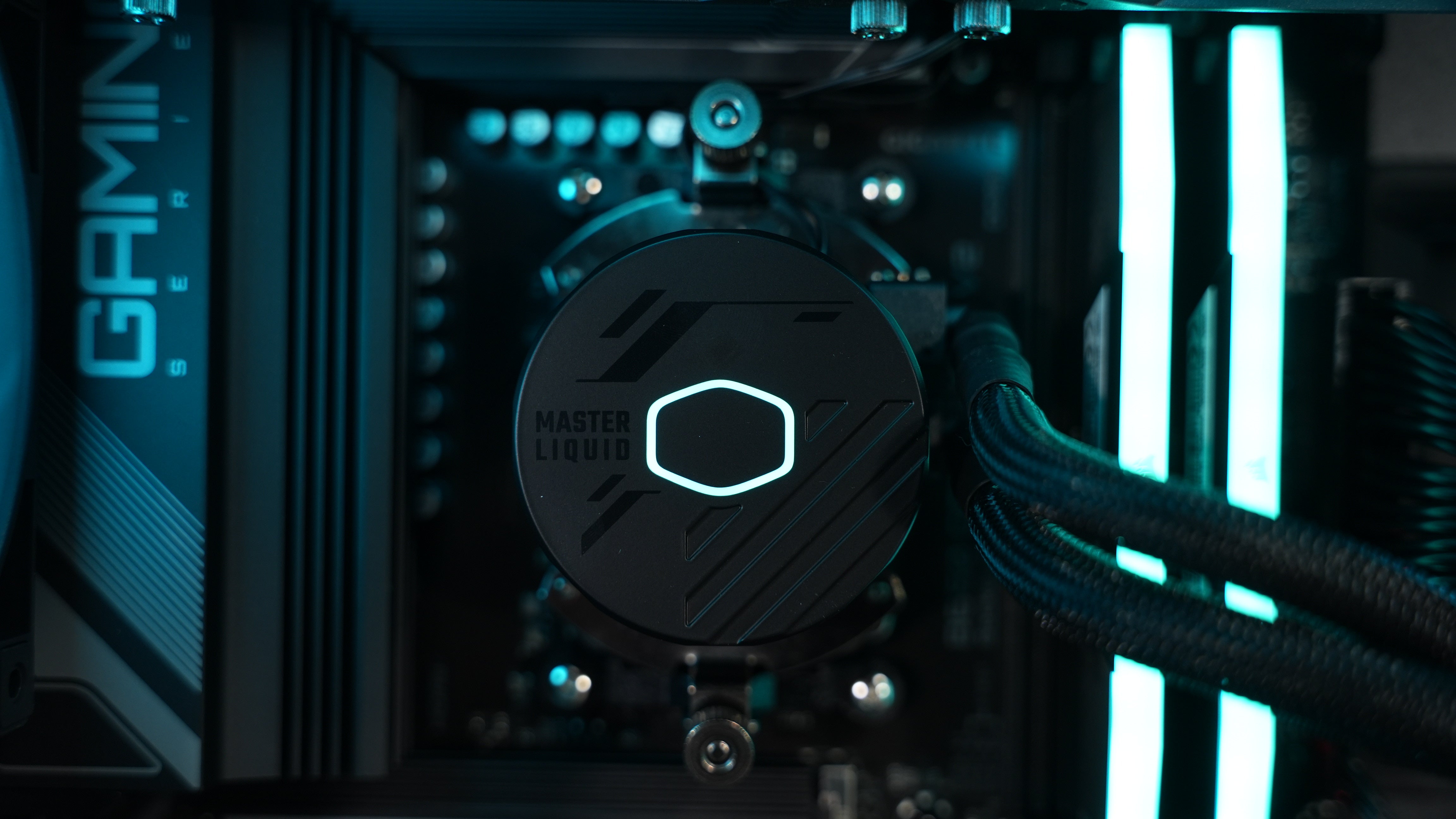 Ryzen 7 7700X + RX 7600 Gaming PC