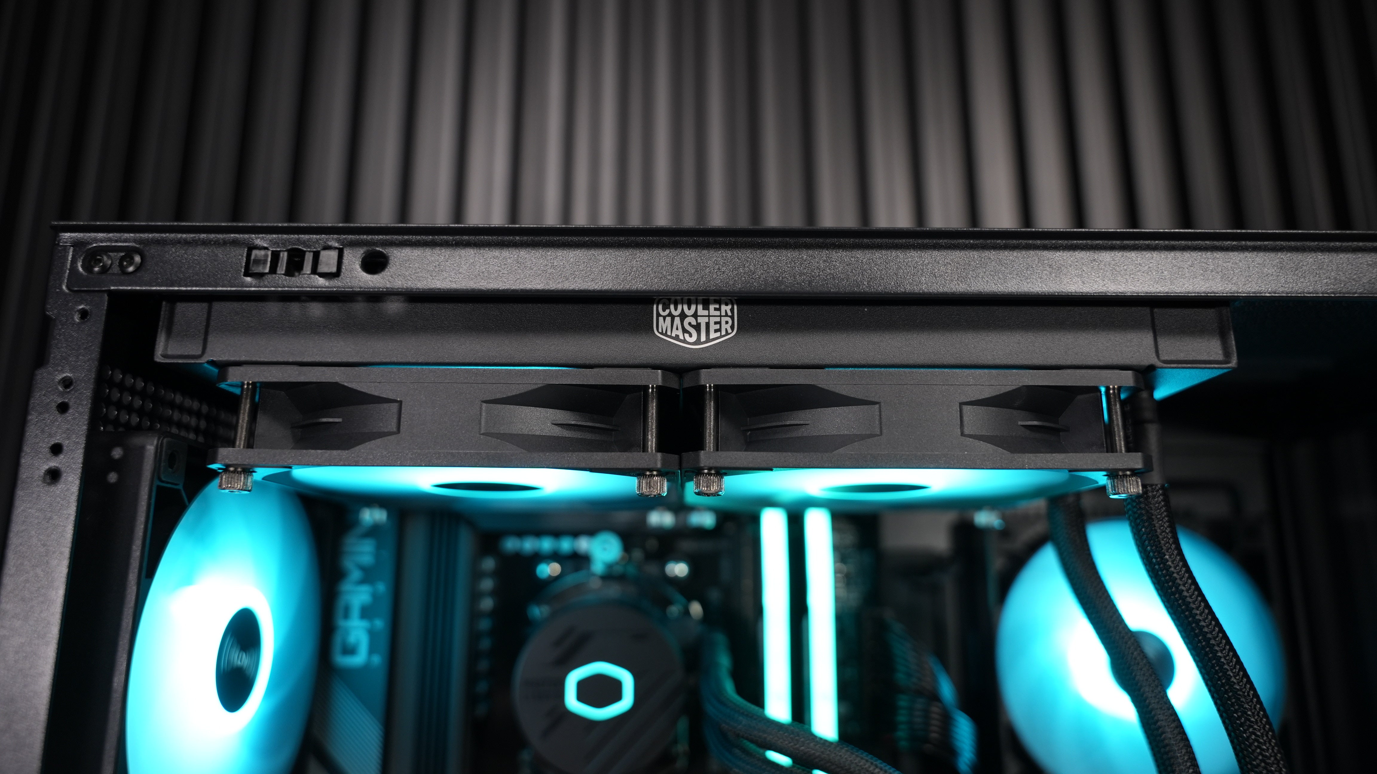 Ryzen 7 7700X + RX 7600 Gaming PC