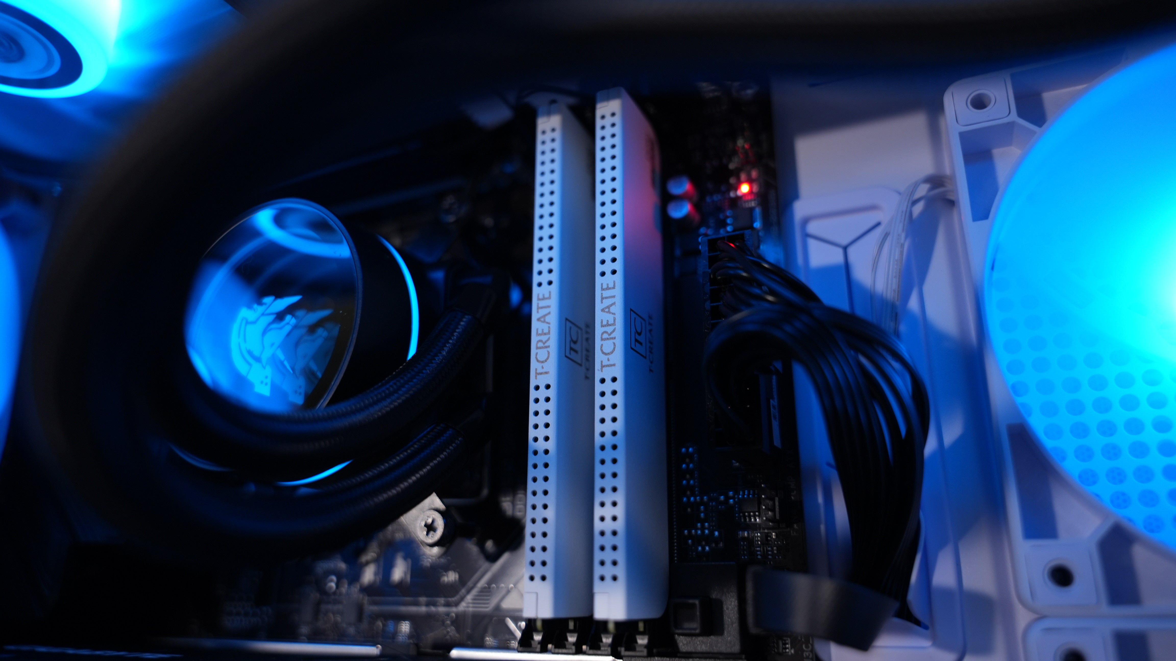 Ryzen 5 9600X + RX 7700XT Gaming/Streaming PC