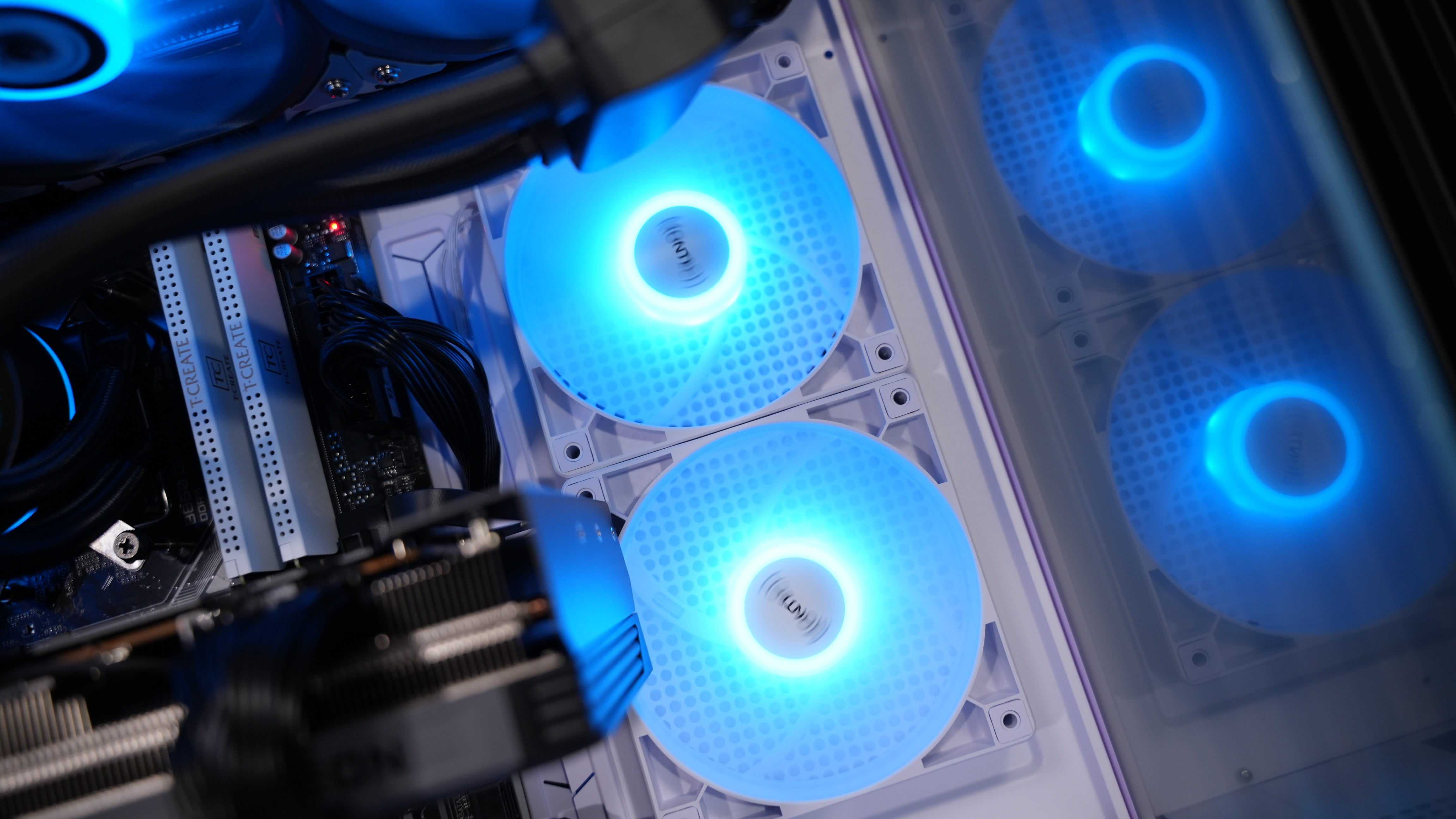 Ryzen 5 9600X + RX 7700XT Gaming/Streaming PC