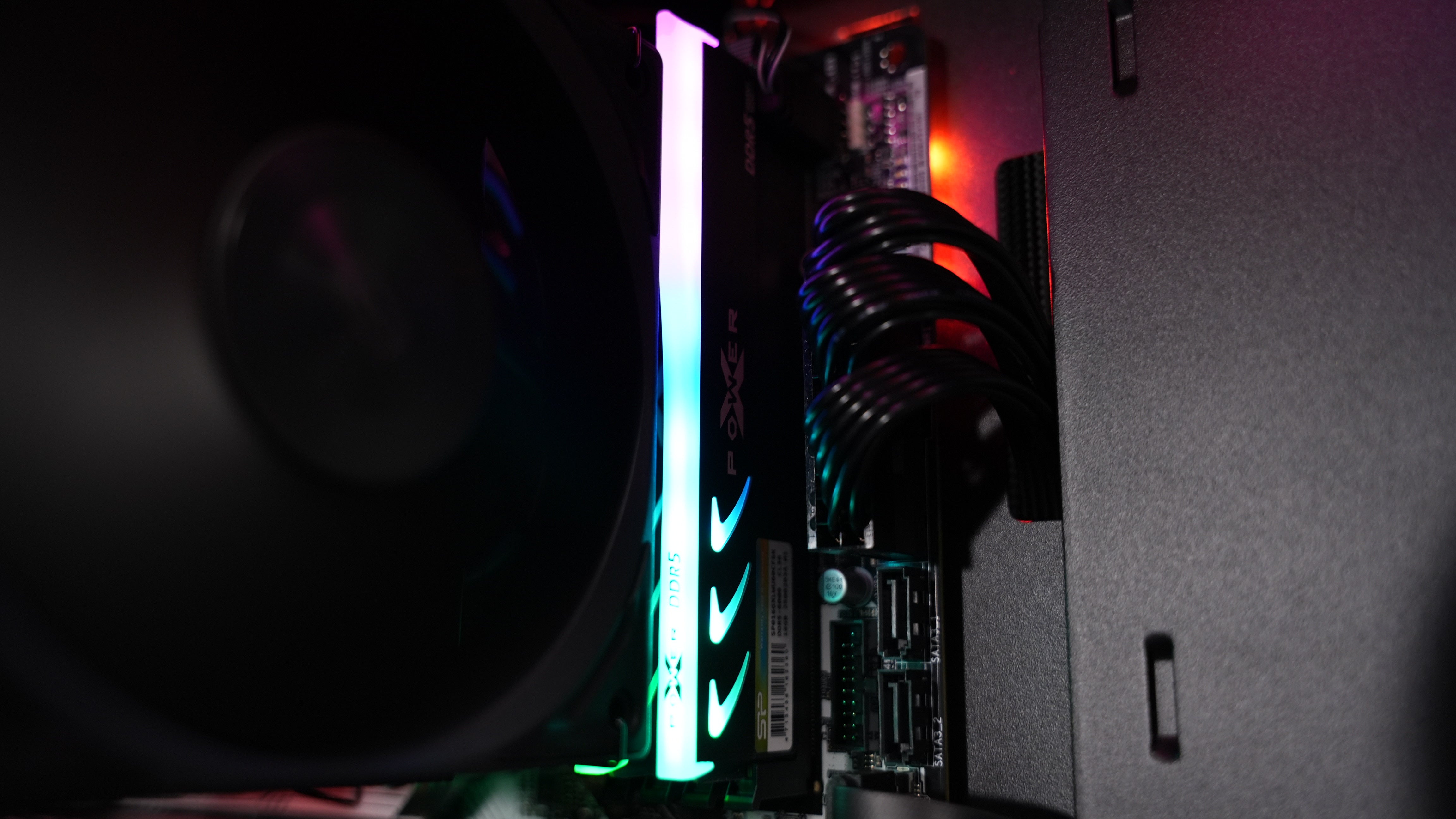 Ryzen 5 7600 + RX 7800XT Gaming/Streaming PC