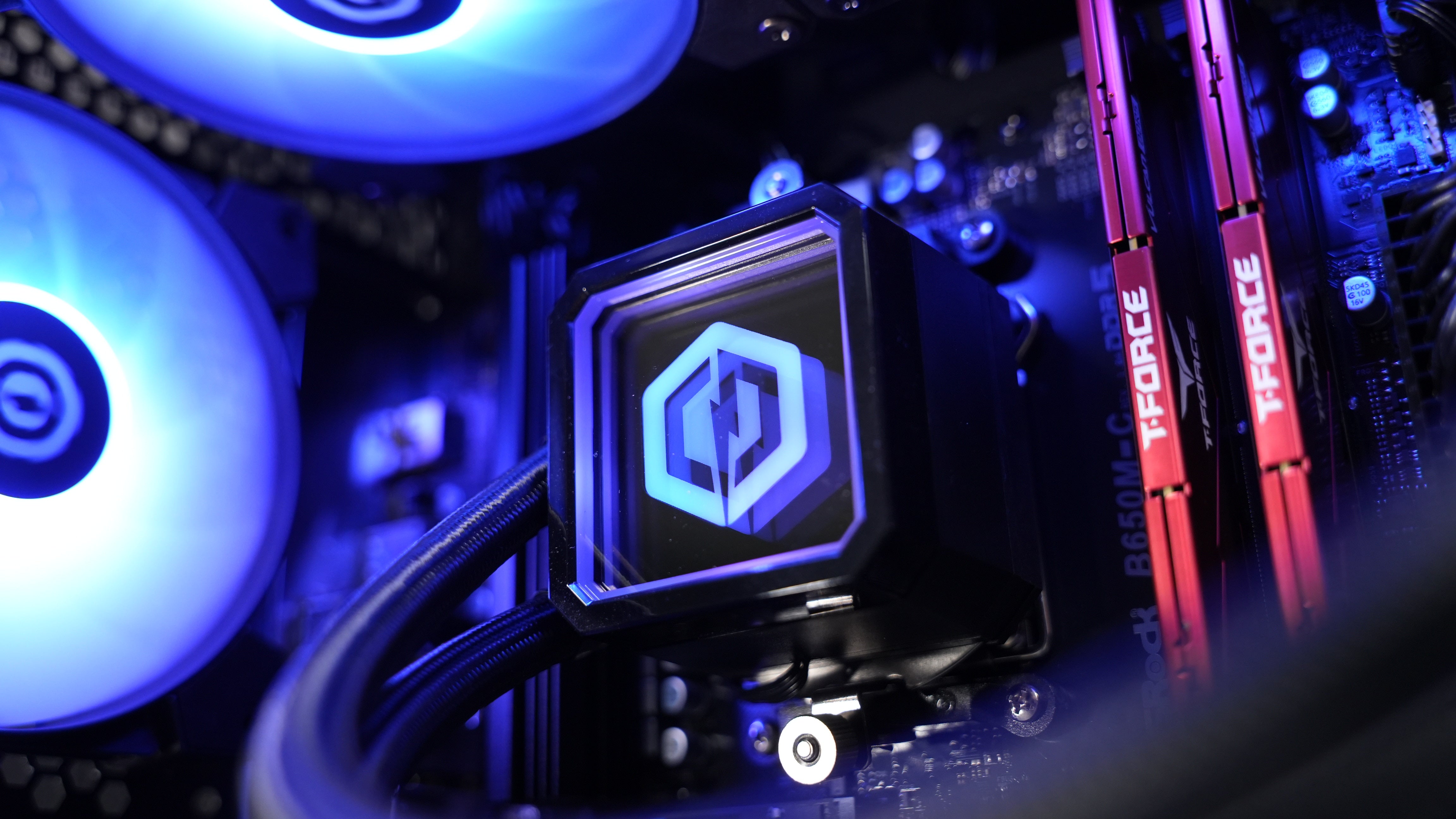 Ryzen 7 7700 + RX 7900 GRE Gaming/Streaming PC