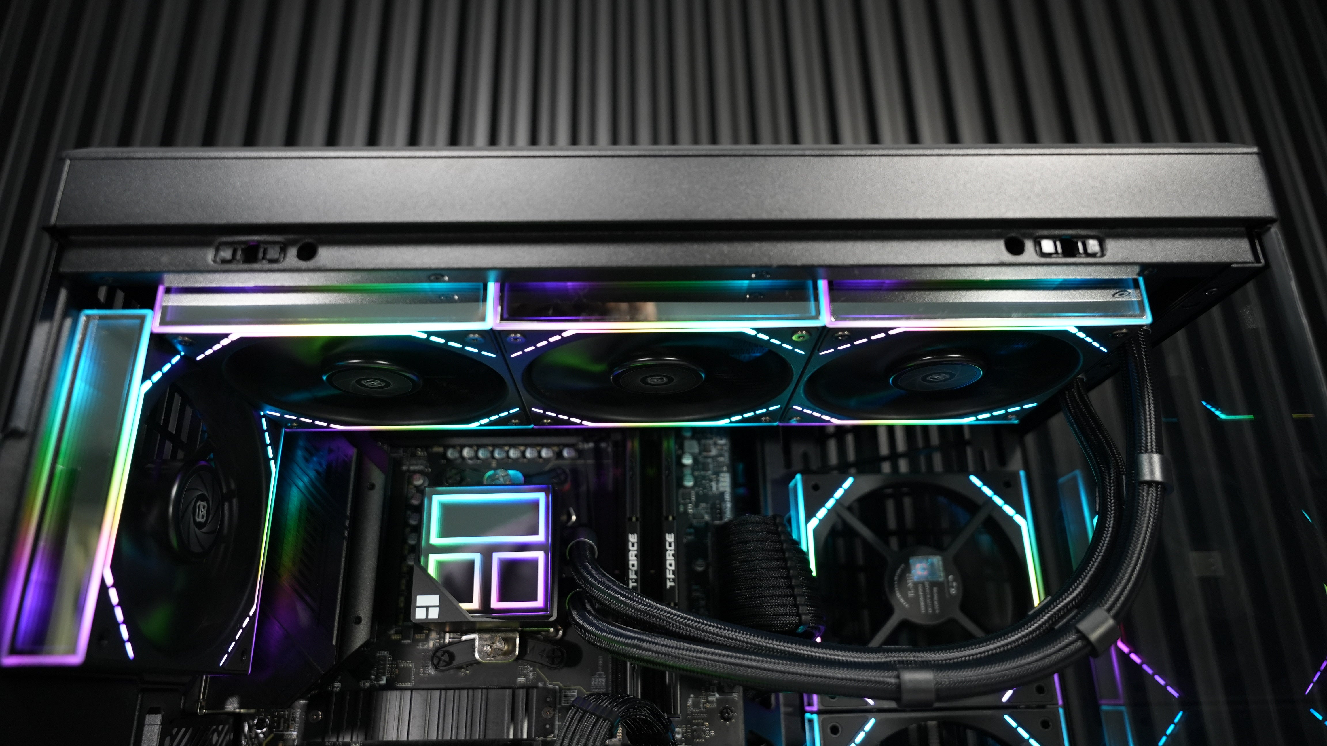 Ryzen 7 7700 + RTX 4070Ti Gaming/Streaming PC