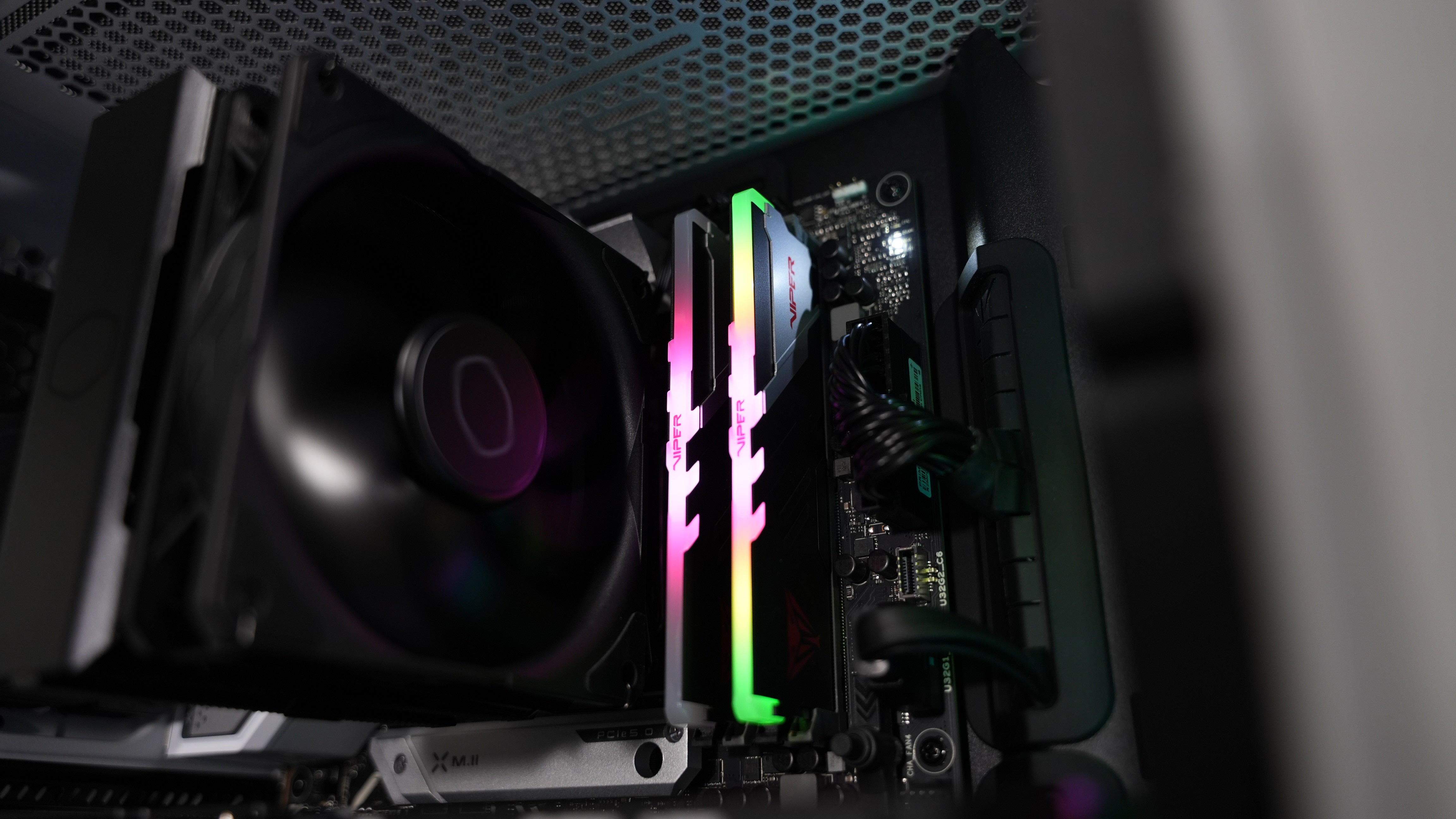 Ryzen 5 7600X + RTX 5070 Gaming/Streaming PC