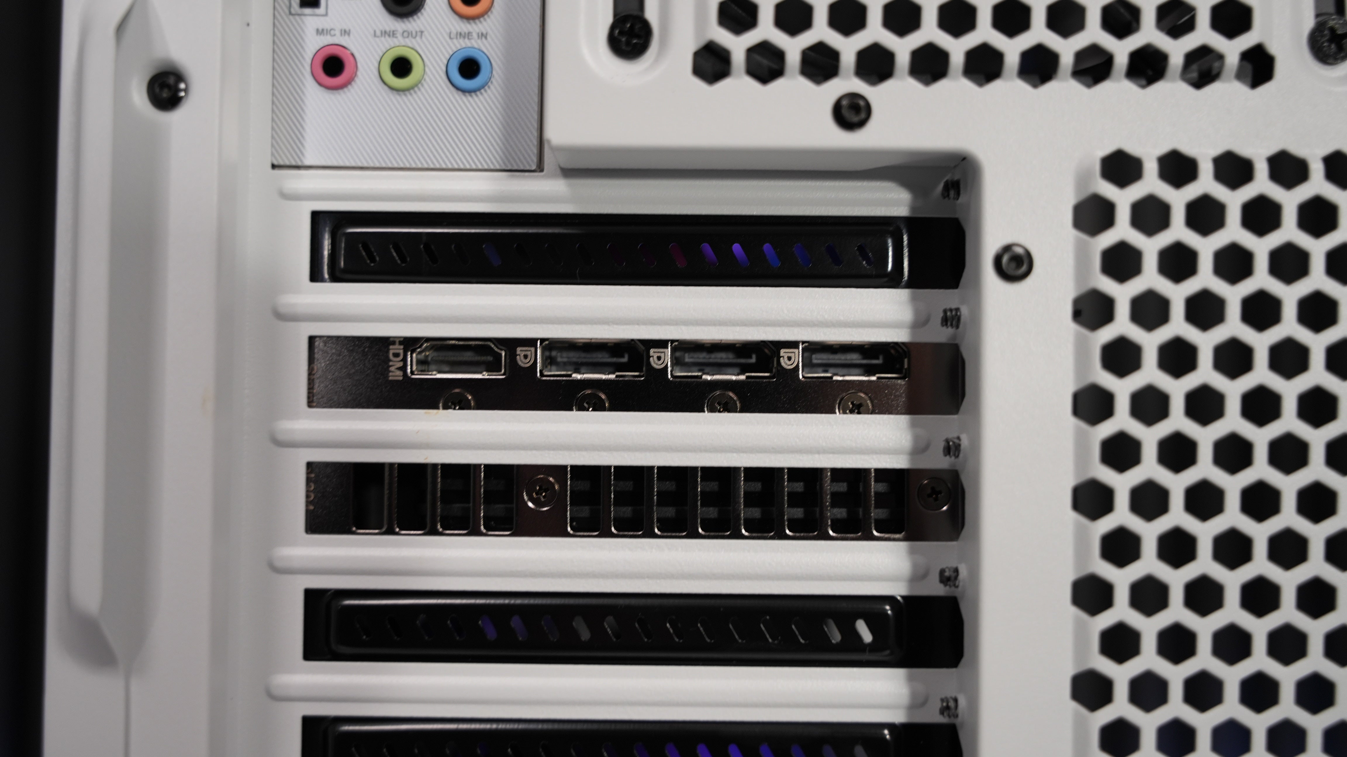 Ryzen 5 7600X + RTX 5070 Gaming/Streaming PC