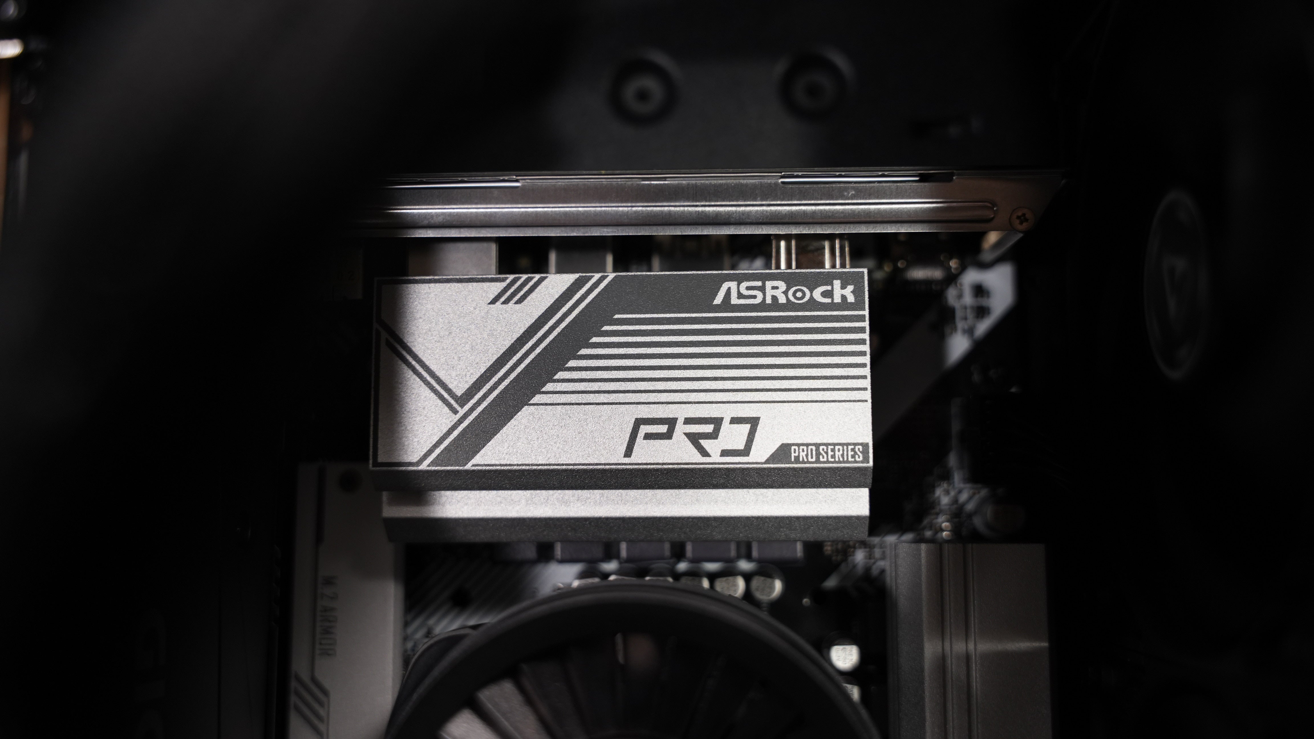 Intel i7 12700KF + RX 7600 Gaming PC