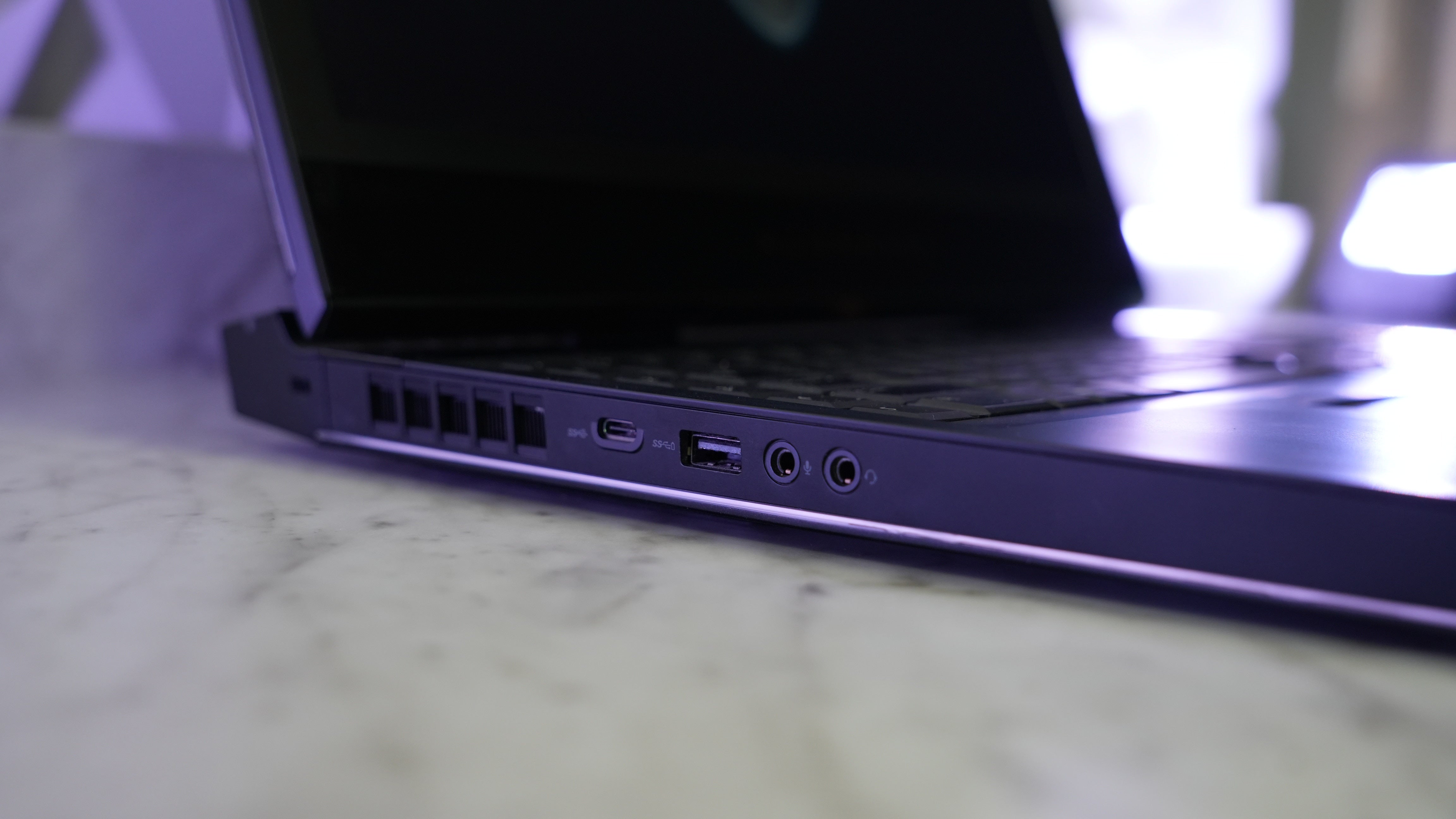 Alienware R4 17- Intel i7 8750H + GTX 1070 Gaming Laptop (In Stock)