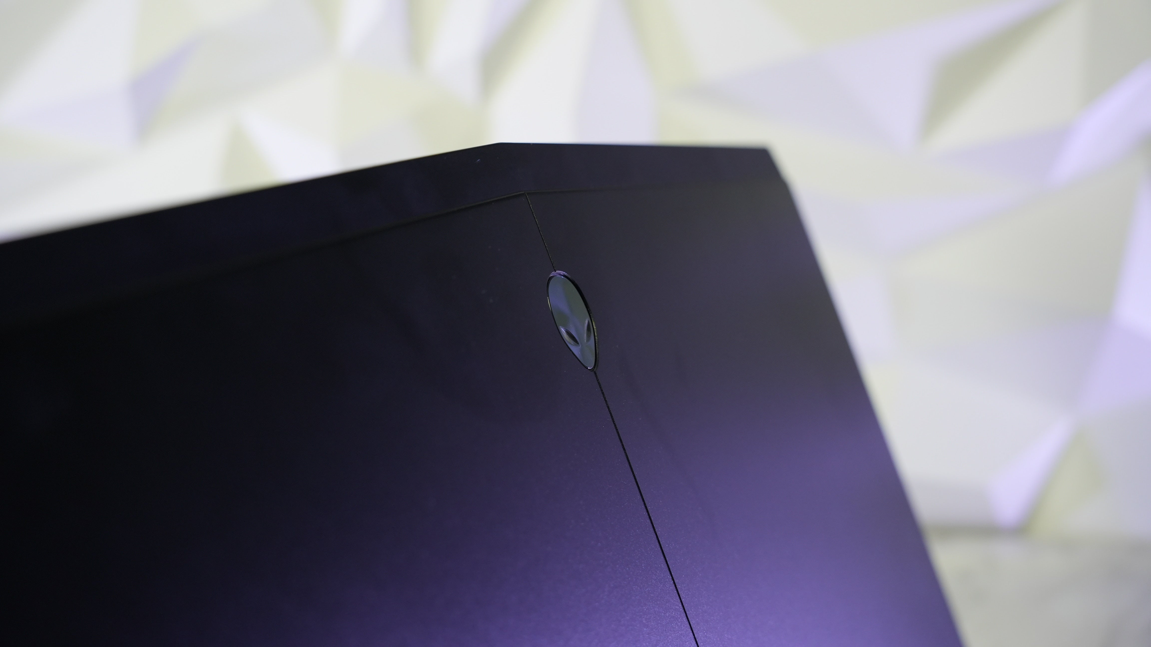 Alienware R4 17- Intel i7 8750H + GTX 1070 Gaming Laptop (In Stock)