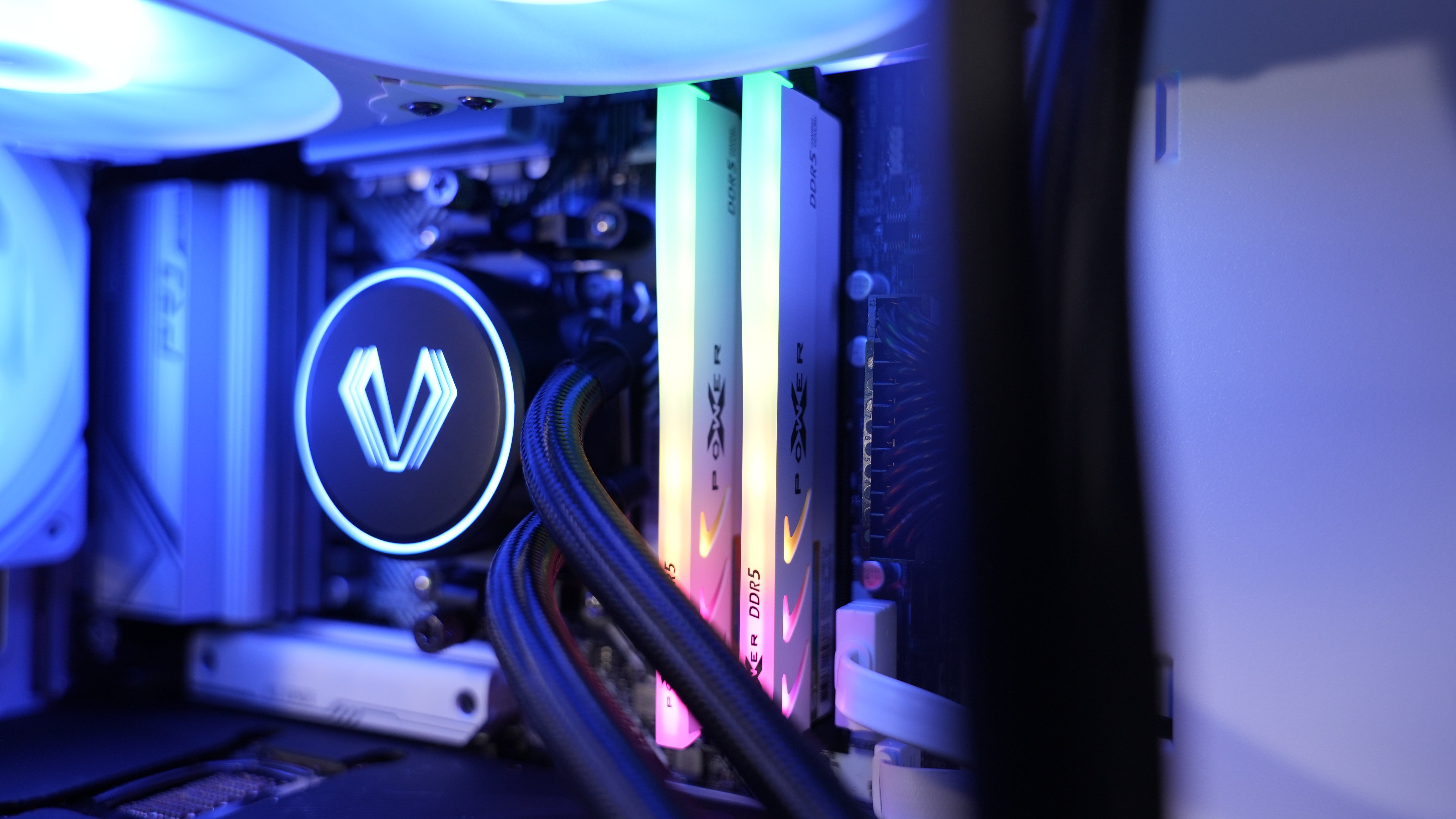 Ryzen 5 7600 + RTX 5070 Gaming/Streaming PC