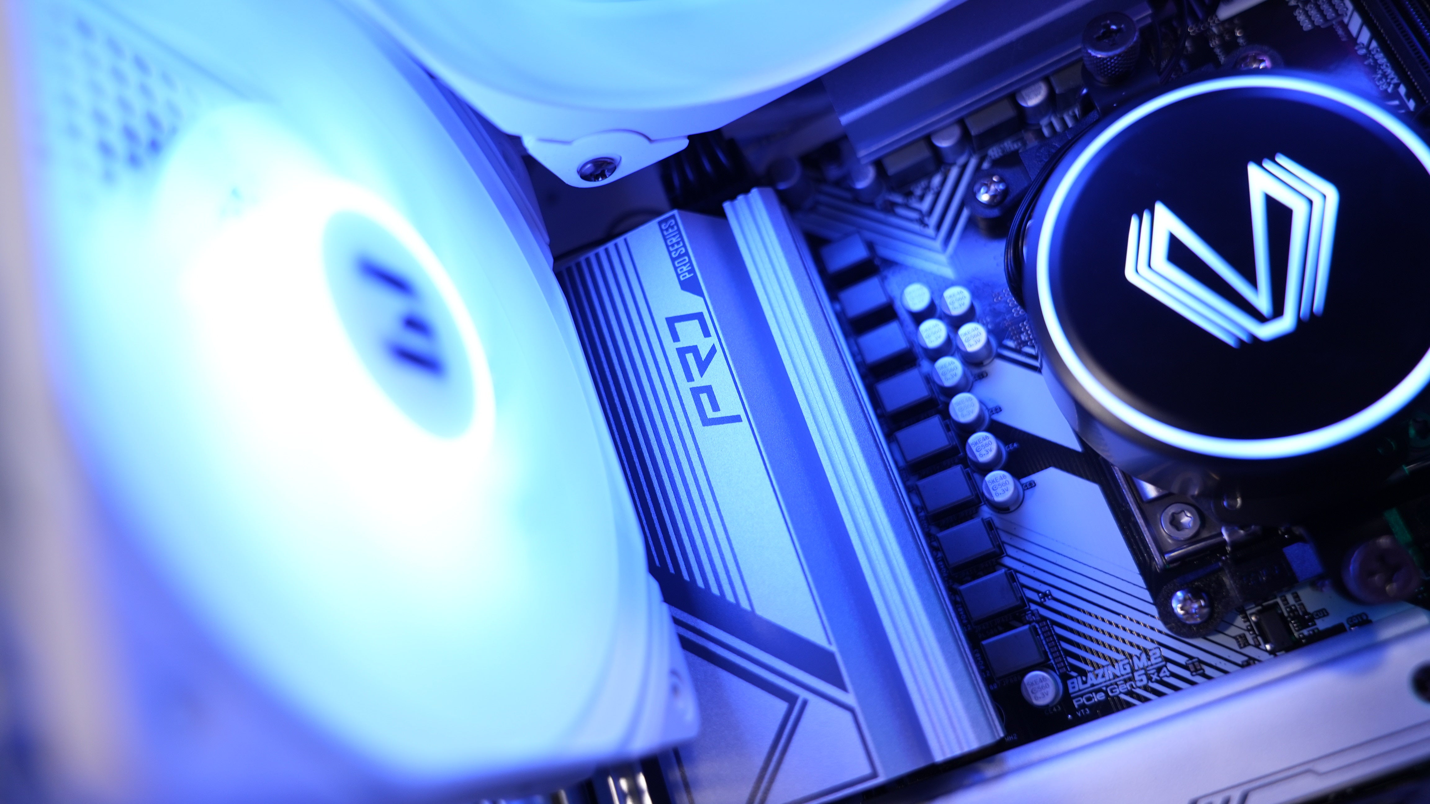 Ryzen 5 7600 + RTX 5070 Gaming/Streaming PC