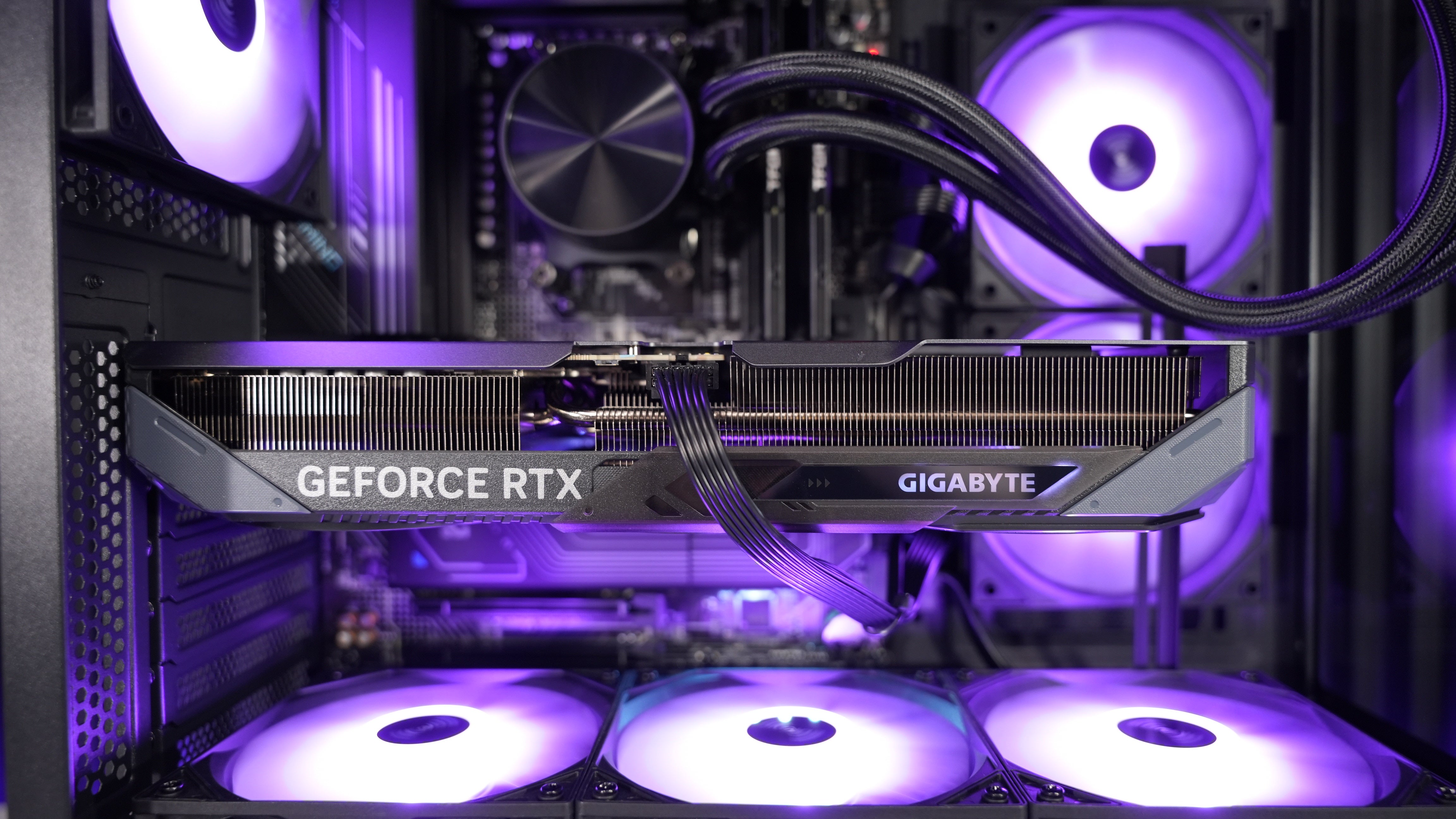 Ryzen 5 7600X + RTX 5070 Gaming/Streaming PC