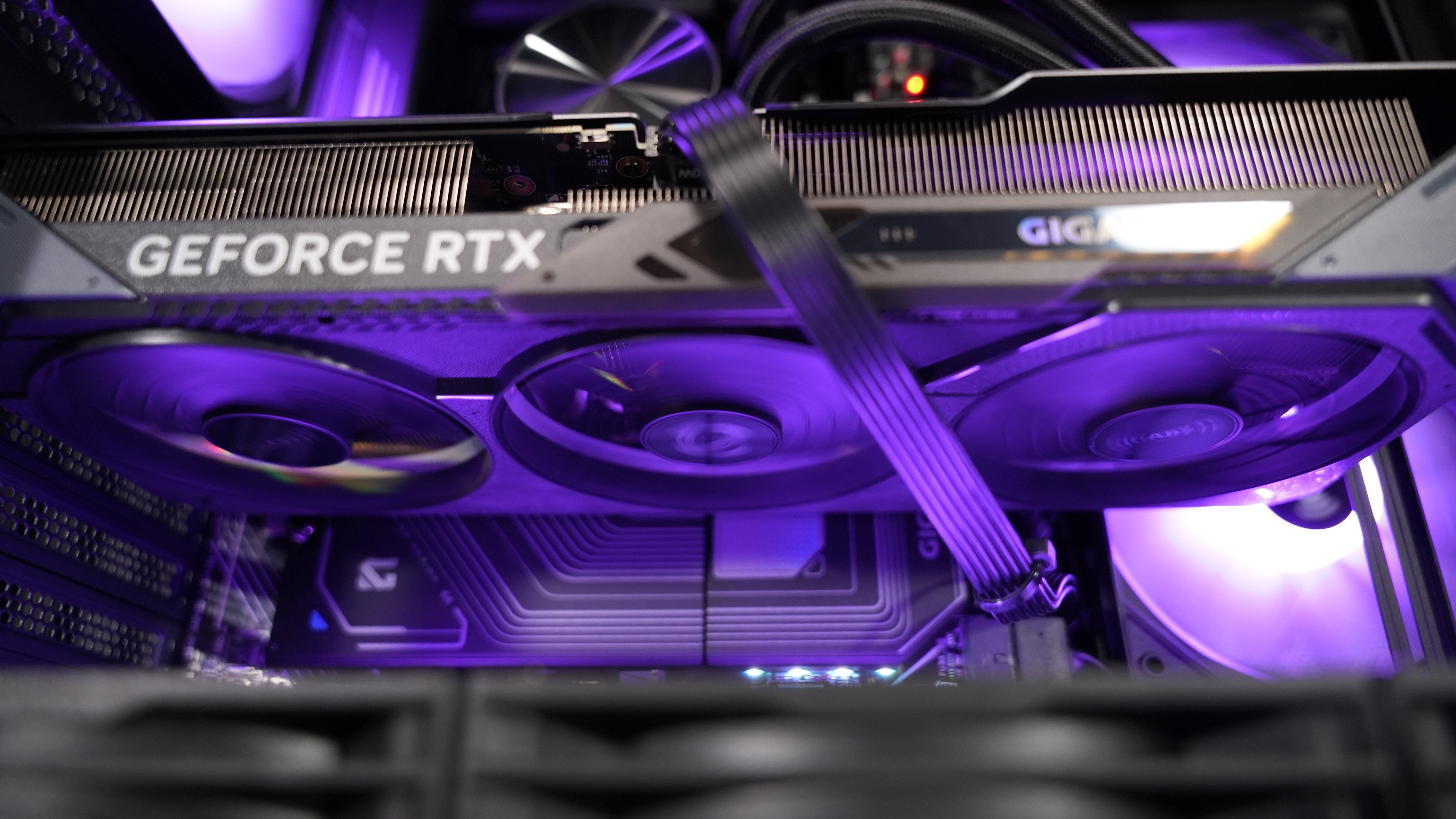 Ryzen 5 7600X + RTX 5070 Gaming/Streaming PC