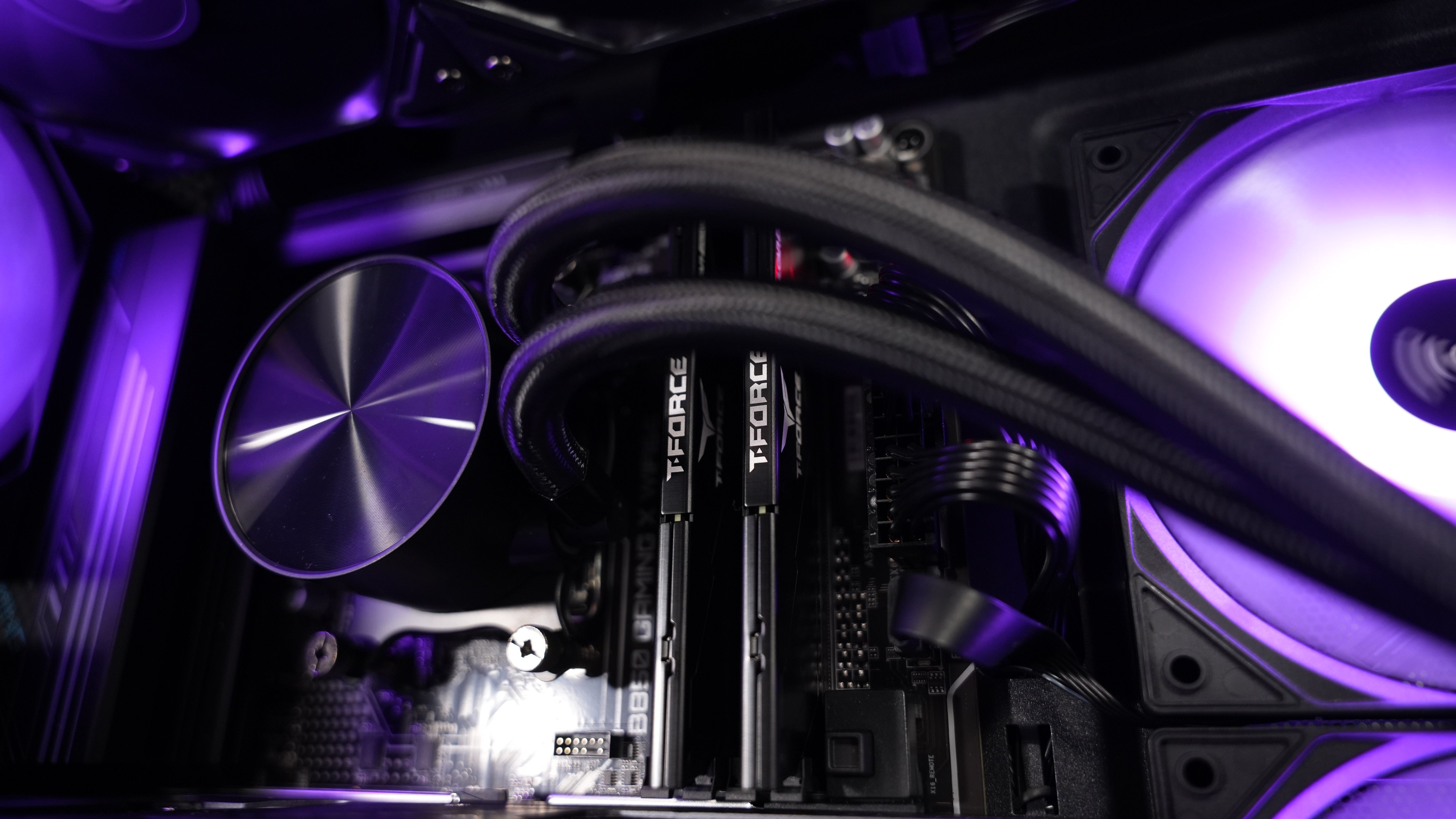 Ryzen 5 7600X + RTX 5070 Gaming/Streaming PC