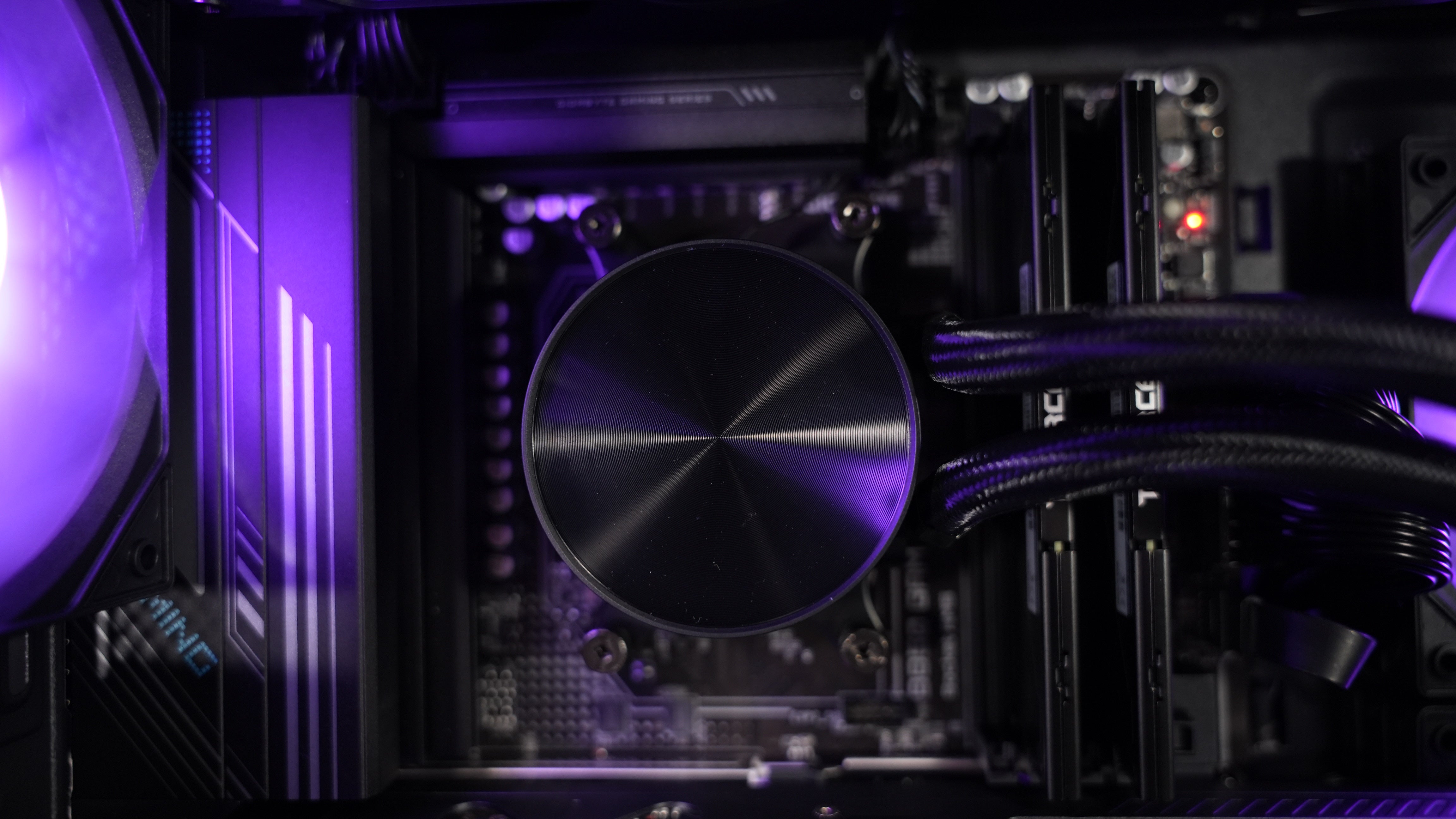 Ryzen 5 7600X + RTX 5070 Gaming/Streaming PC