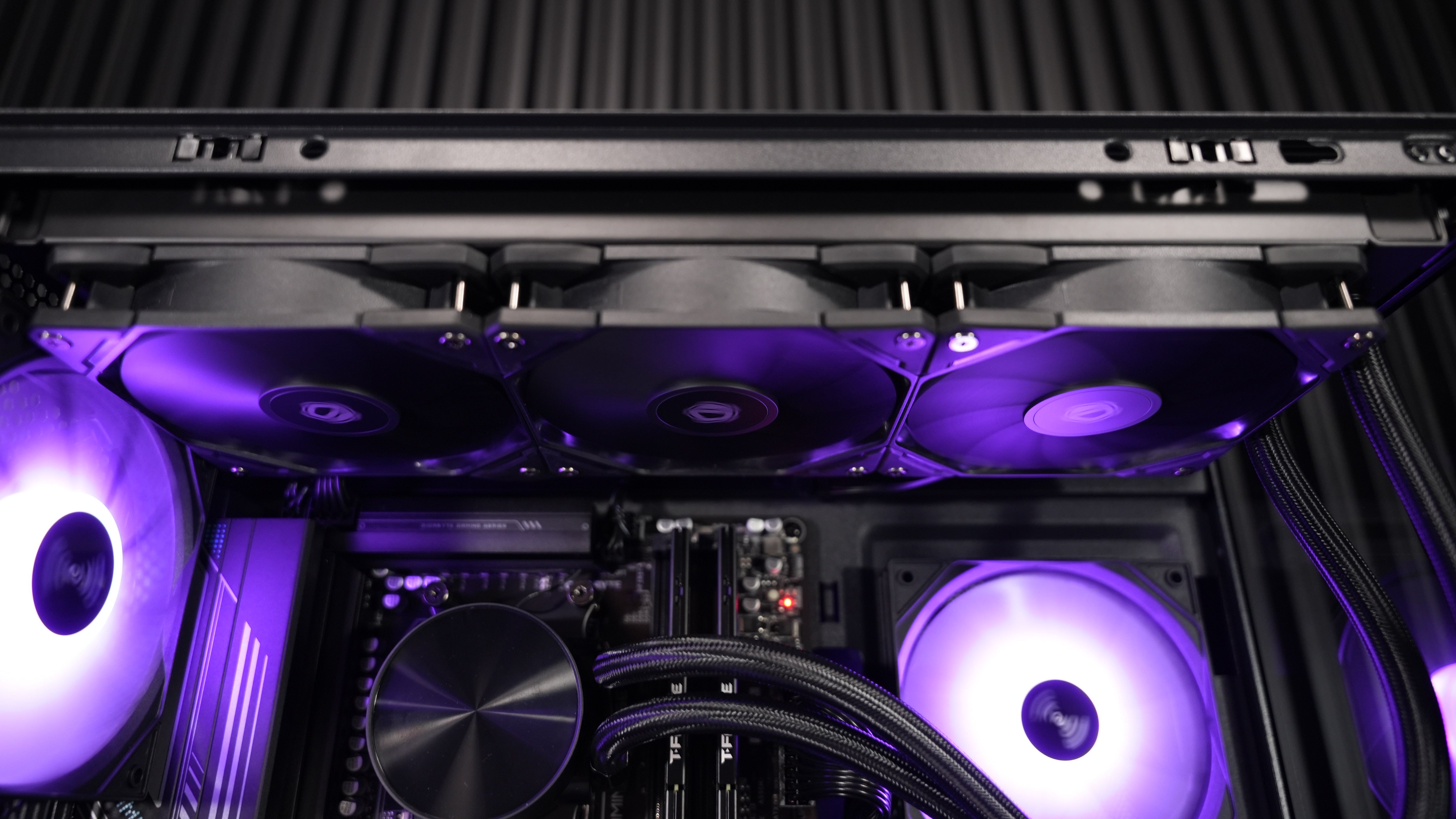 Ryzen 5 7600X + RTX 5070 Gaming/Streaming PC