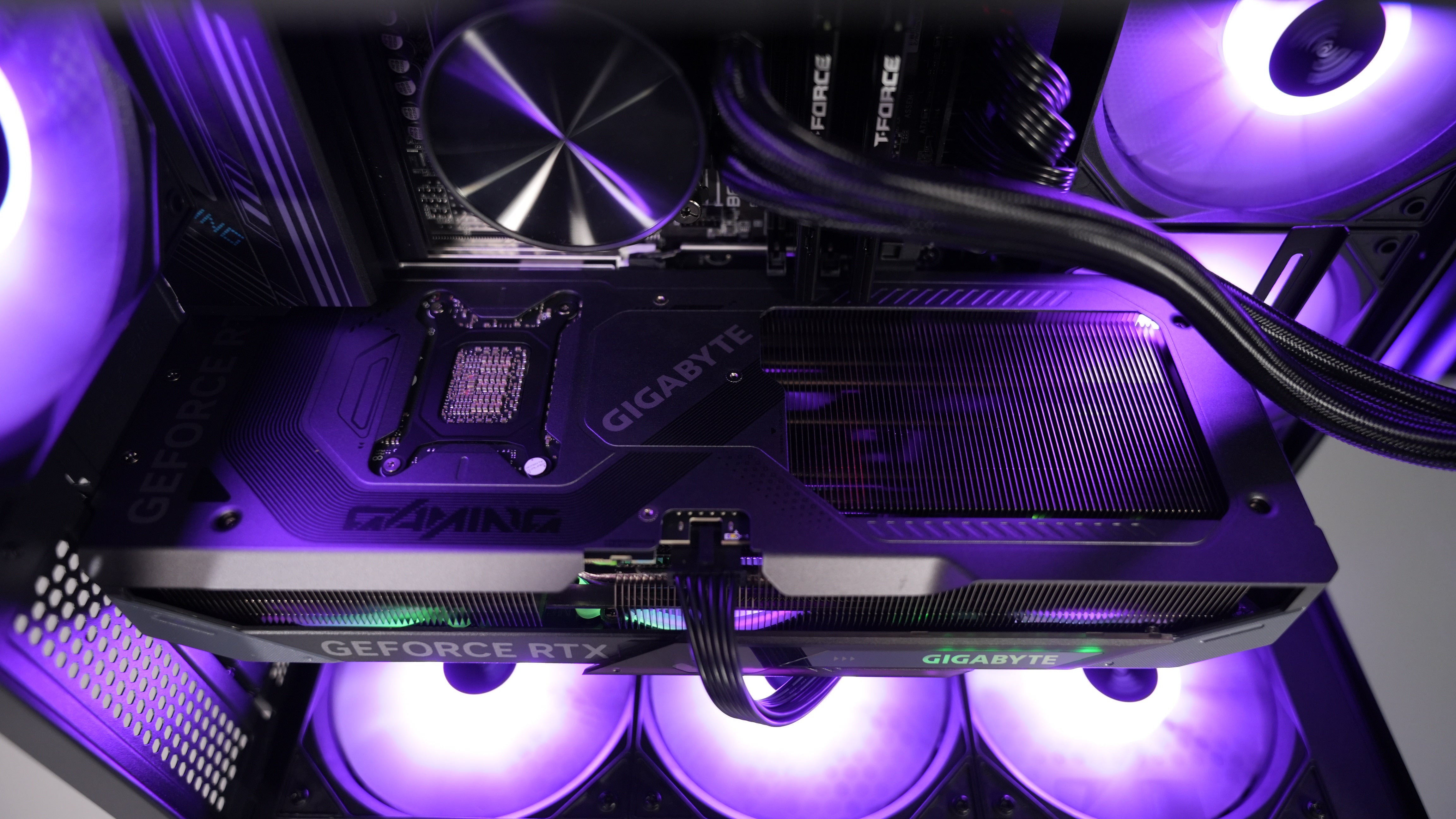 Ryzen 5 7600X + RTX 5070 Gaming/Streaming PC