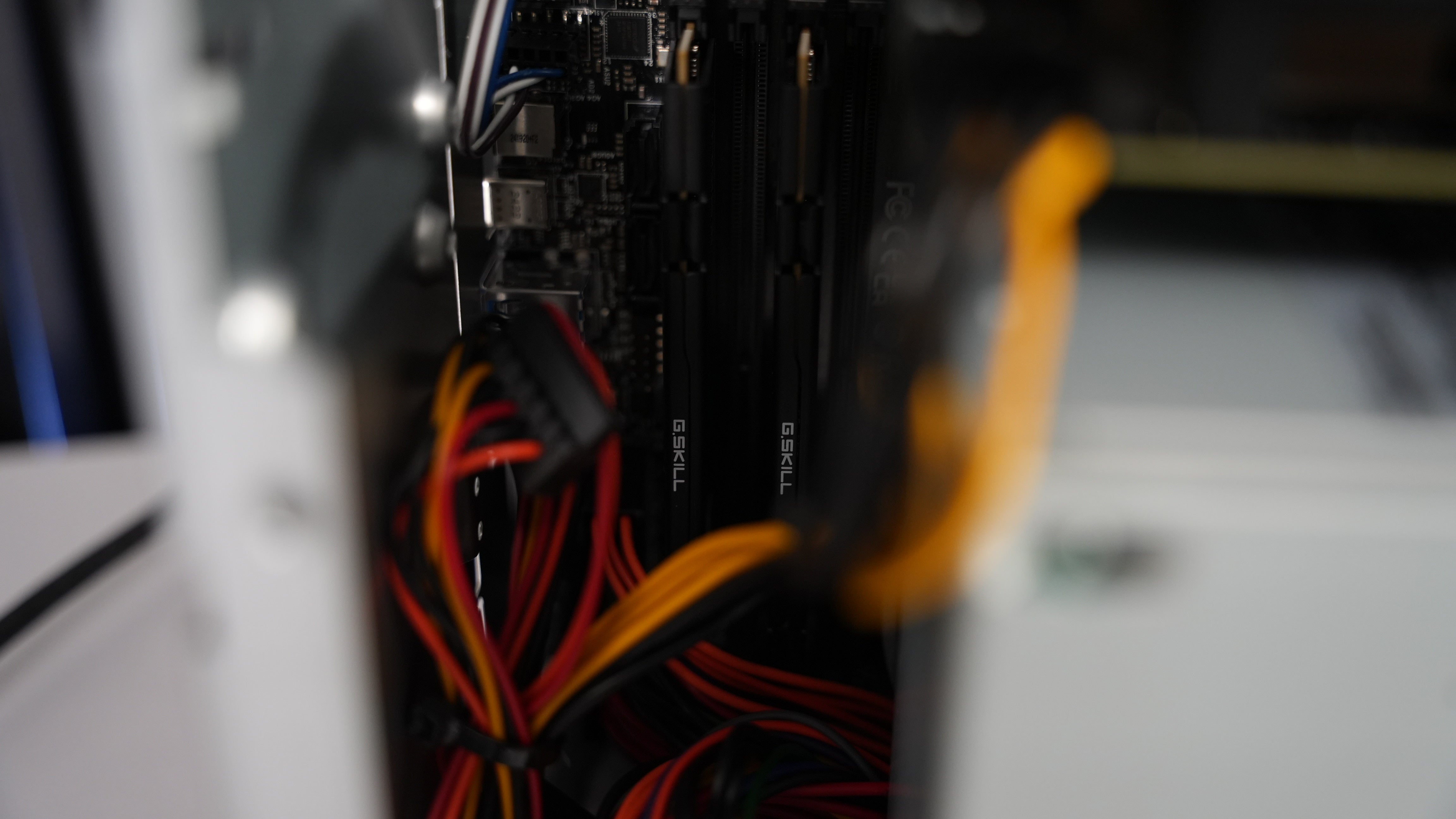 Ryzen 5 7500F + RTX 4060 Gaming PC