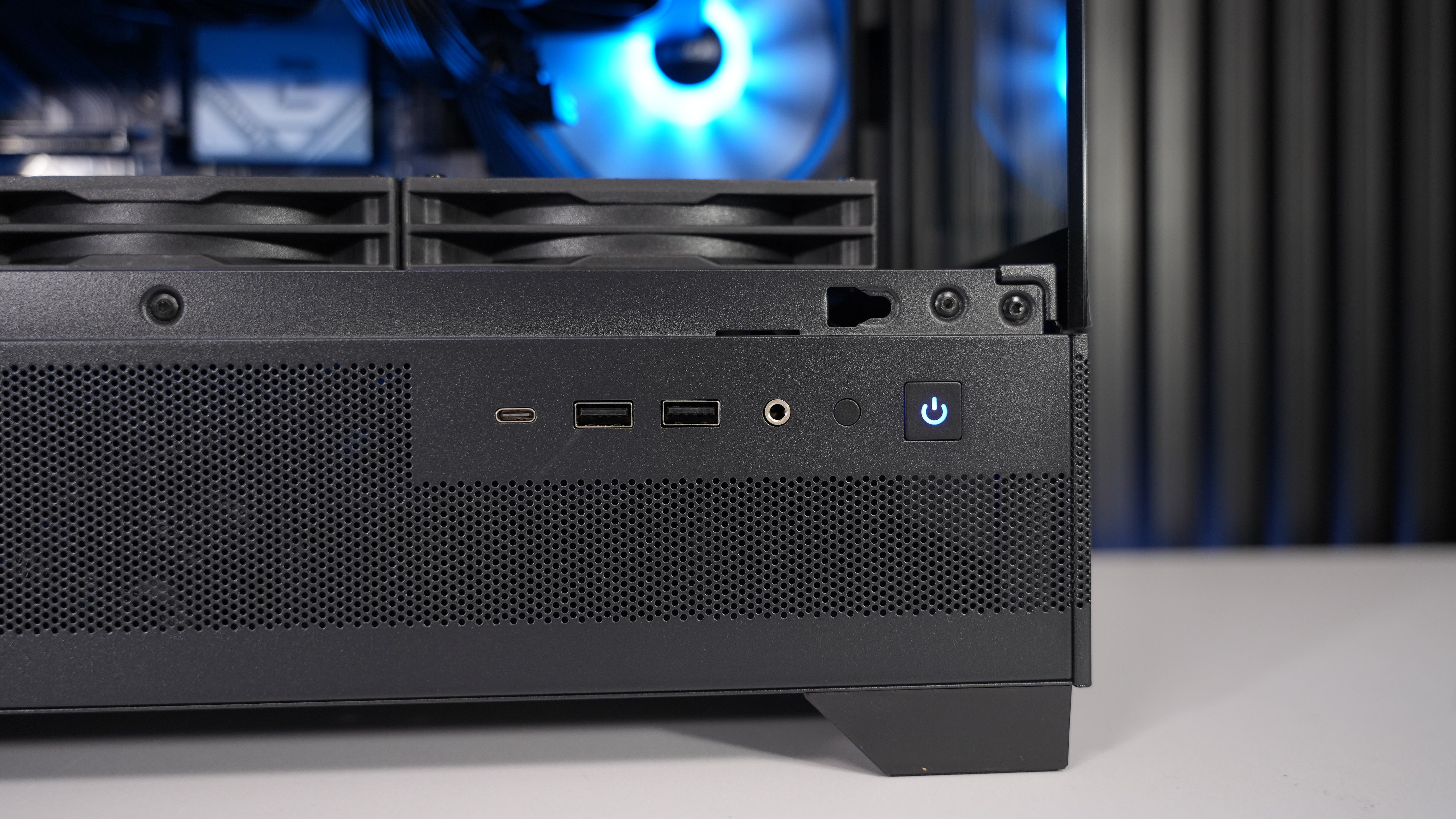 Ryzen 7 9800X3D + RX 7900 GRE Gaming/Streaming PC