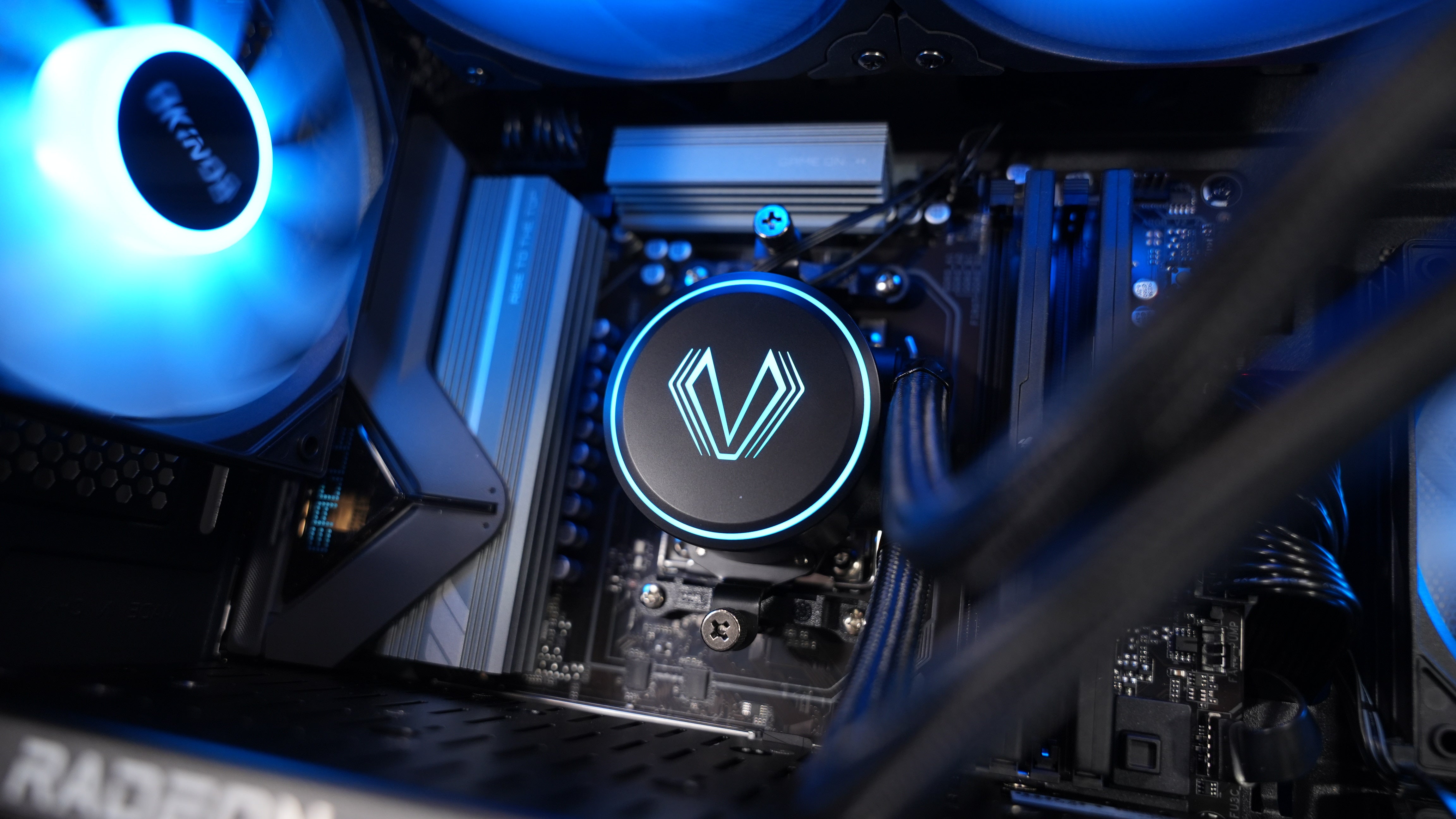 Ryzen 7 9800X3D + RX 7900 GRE Gaming/Streaming PC