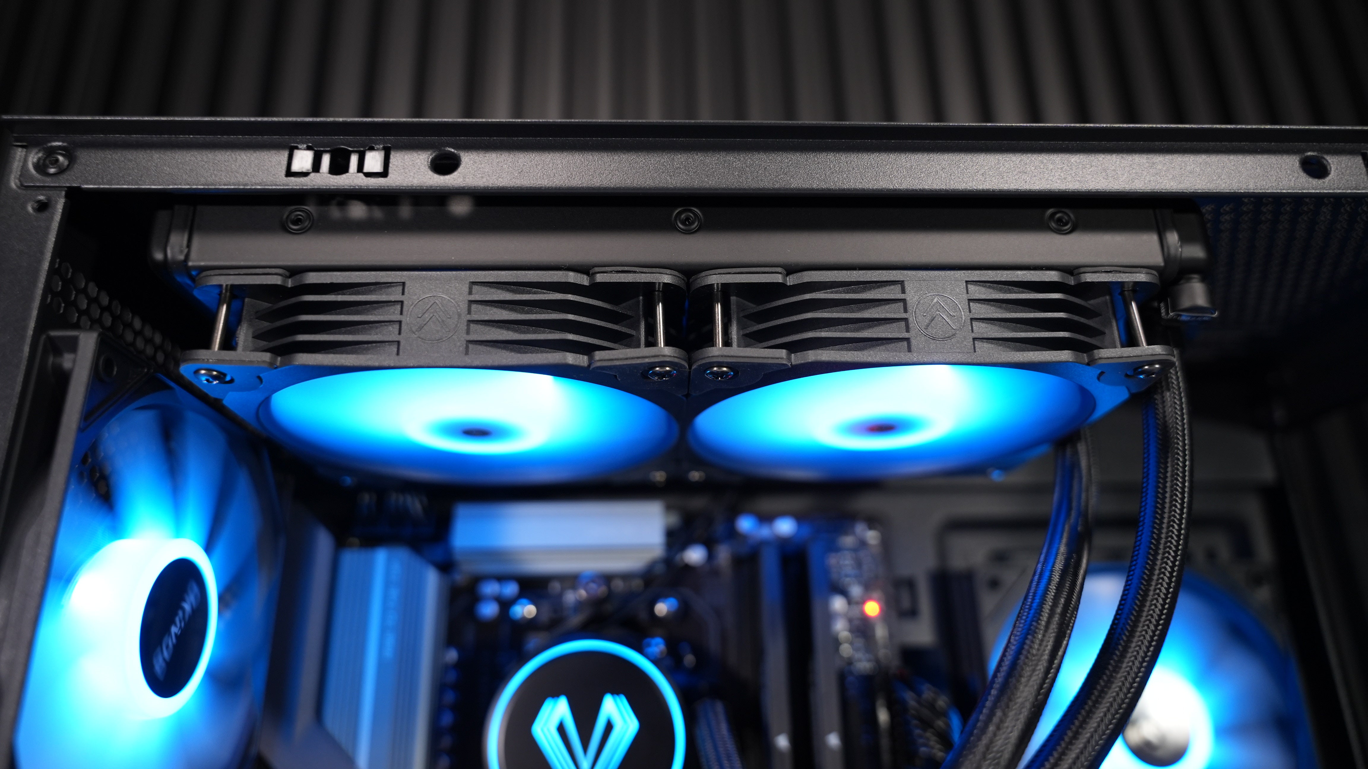 Ryzen 7 9800X3D + RX 7900 GRE Gaming/Streaming PC