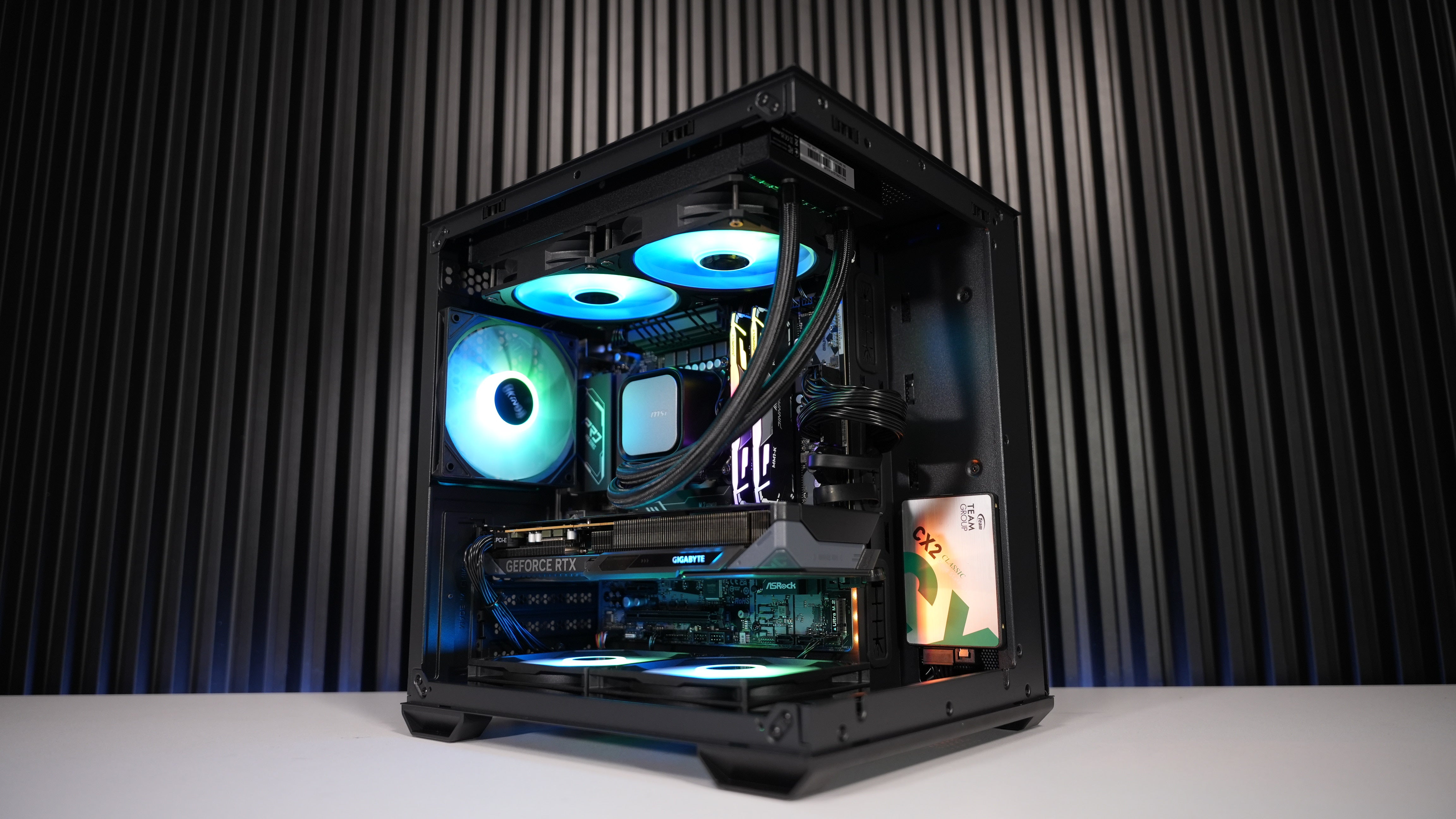 Intel i5 14600K + RTX 5060 Gaming PC
