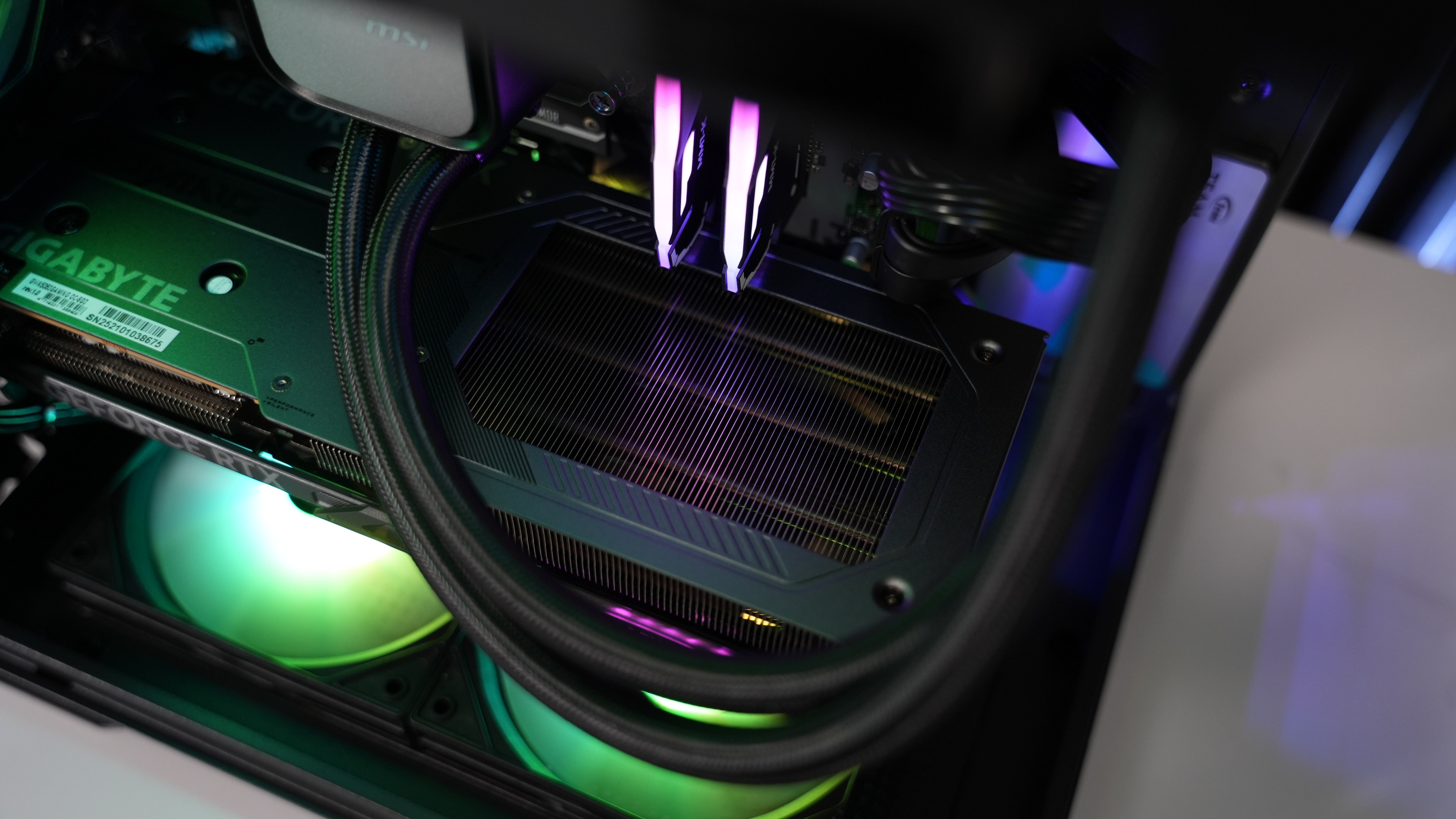 Intel i5 14600K + RTX 5060 Gaming PC