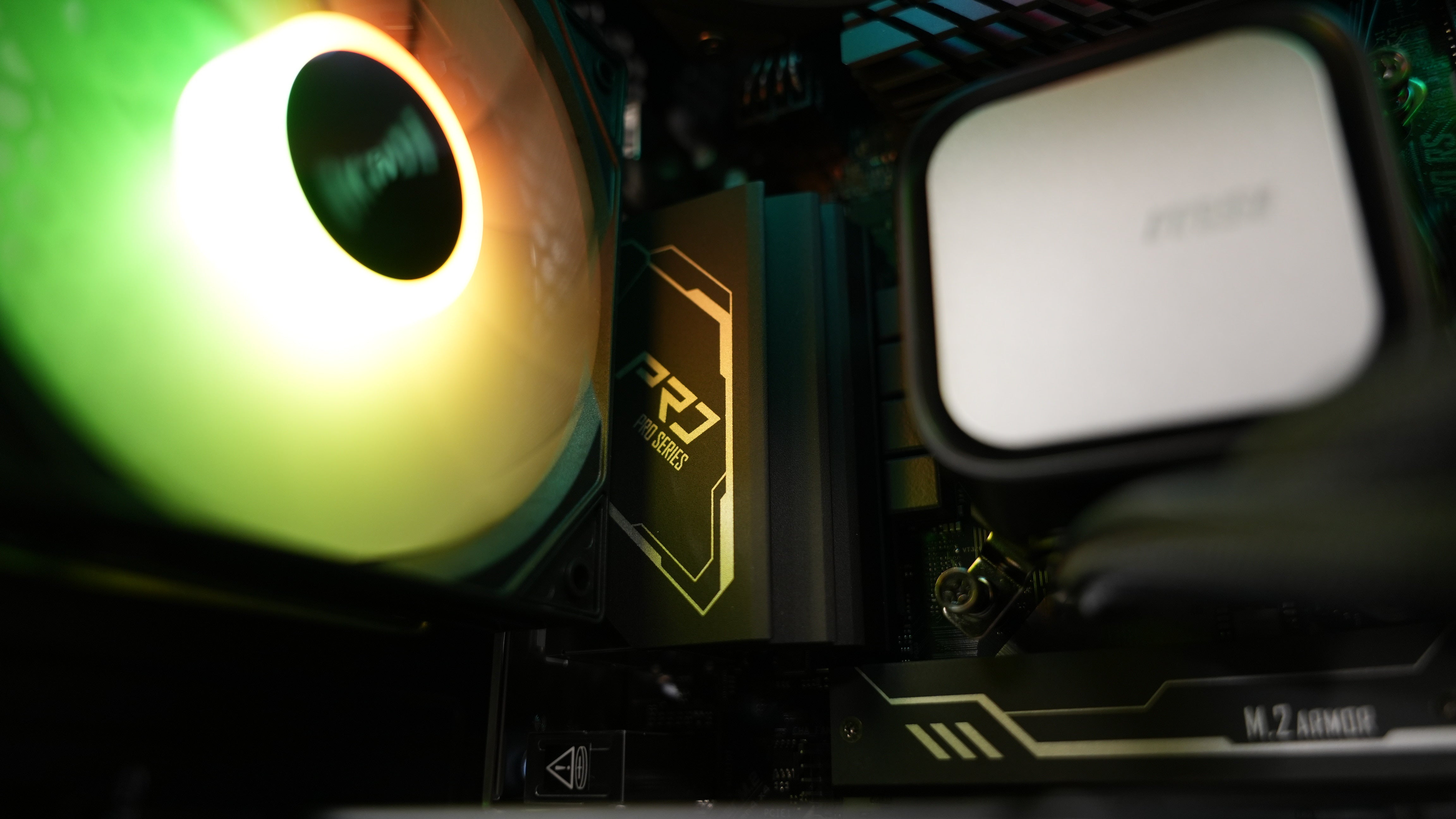 Intel i5 14600K + RTX 5060 Gaming PC
