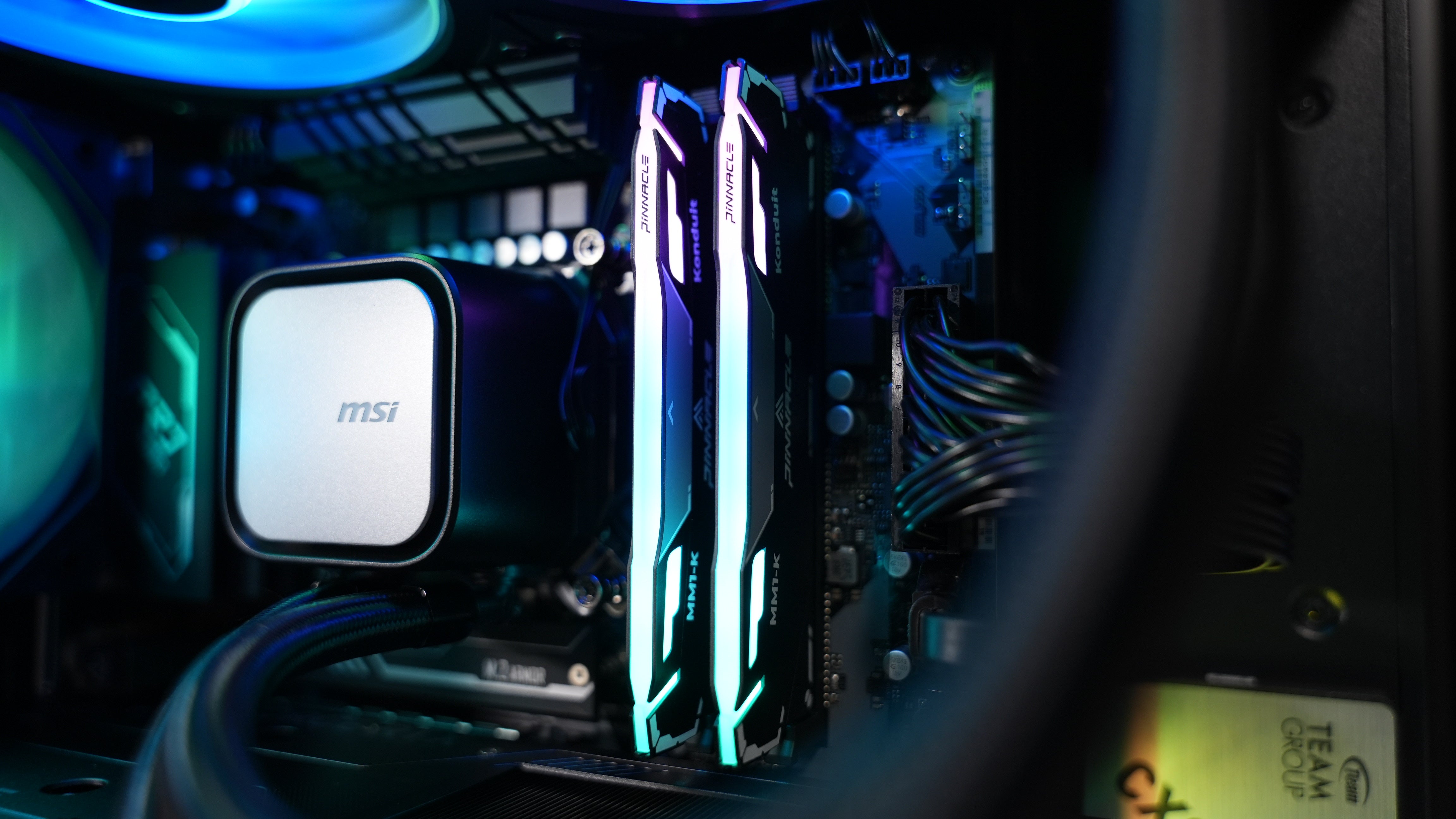 Intel i5 14600K + RTX 5060 Gaming PC