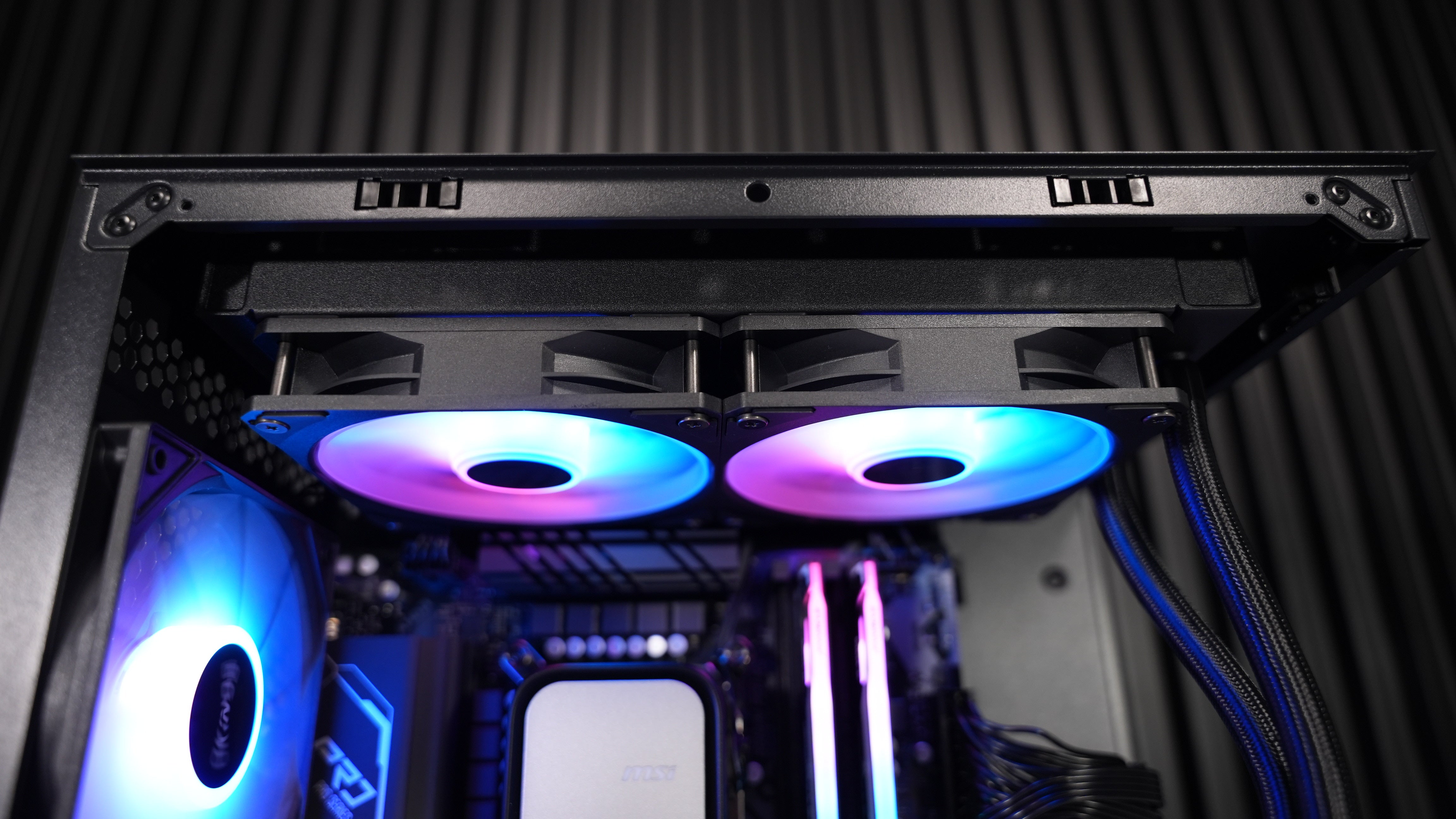 Intel i5 14600K + RTX 5060 Gaming PC